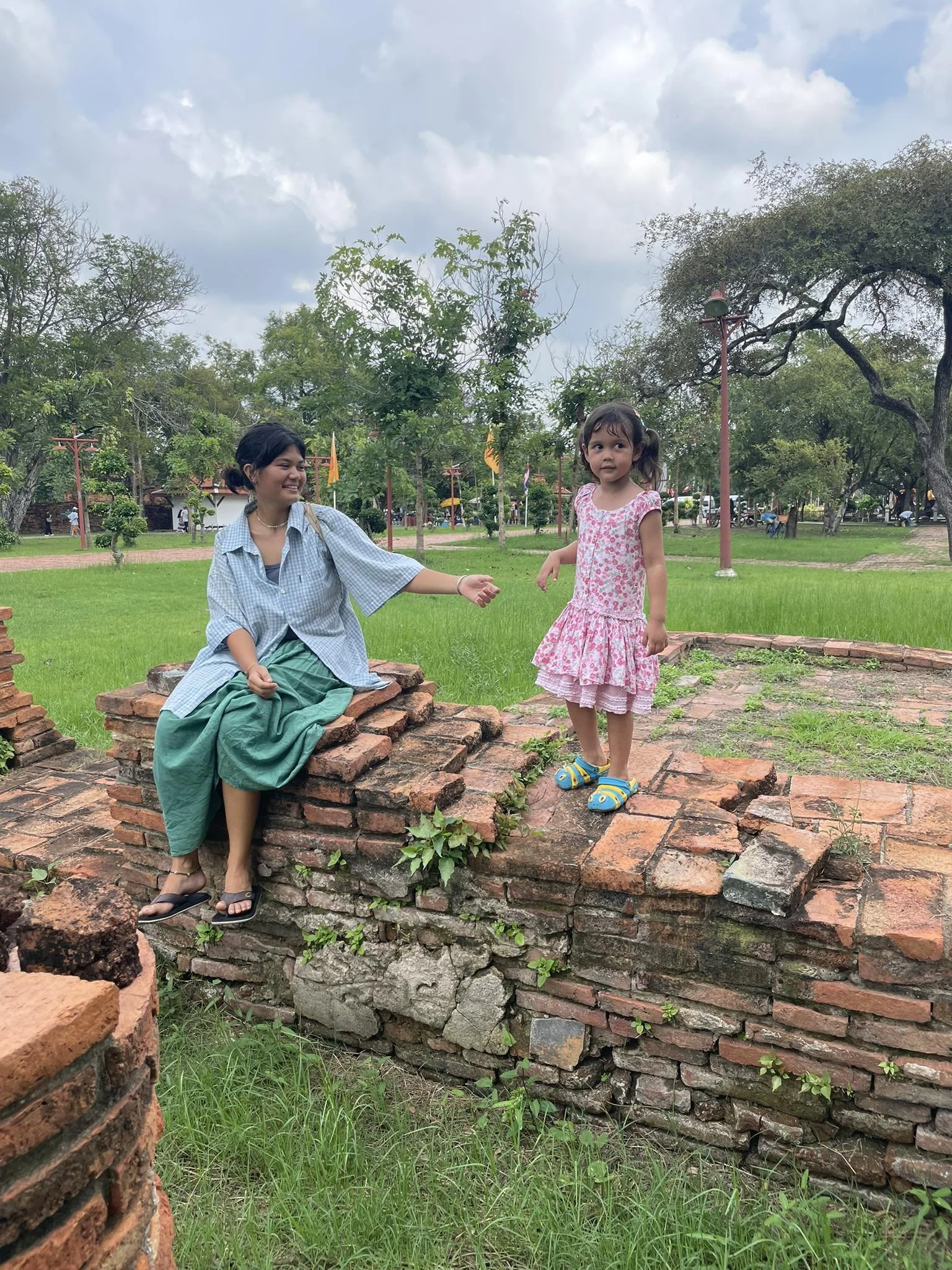 2022 Ayutthaya with Cokie. Liana & Lalita & Gift (33).jpg