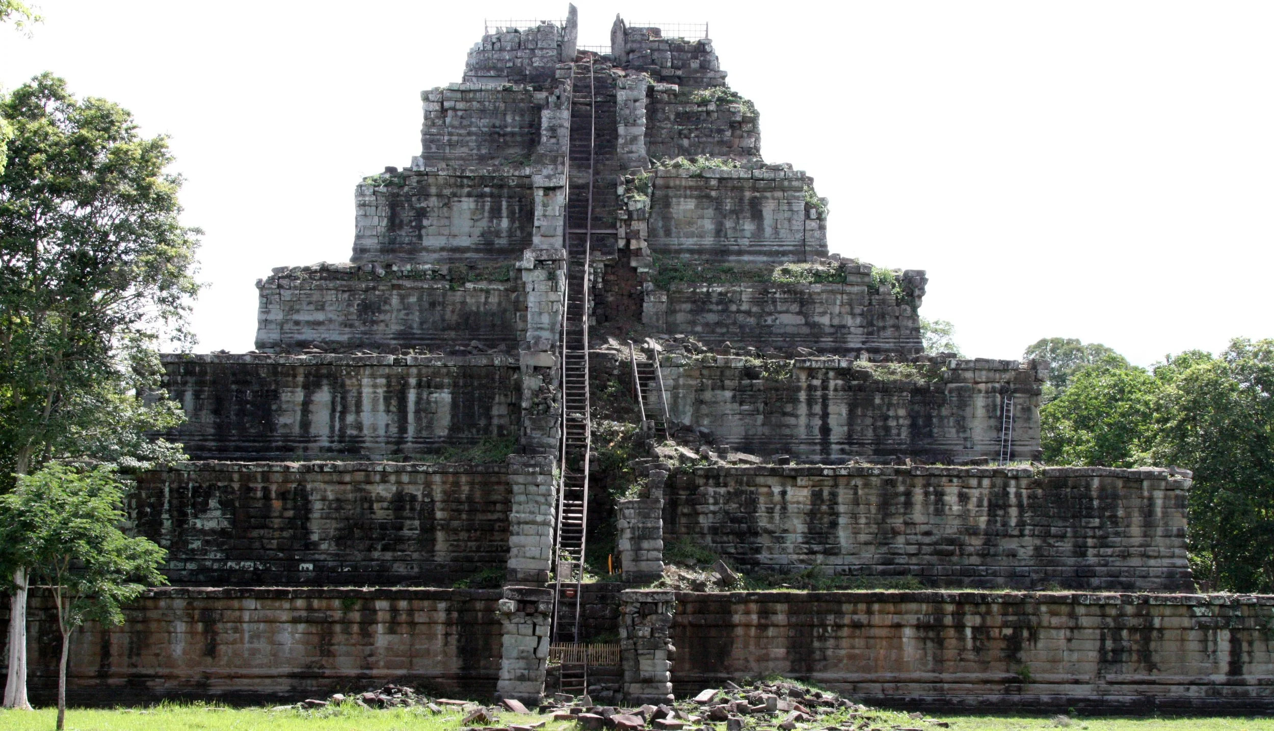 KOH KER TEMPLE CAMBODIA (11).JPG