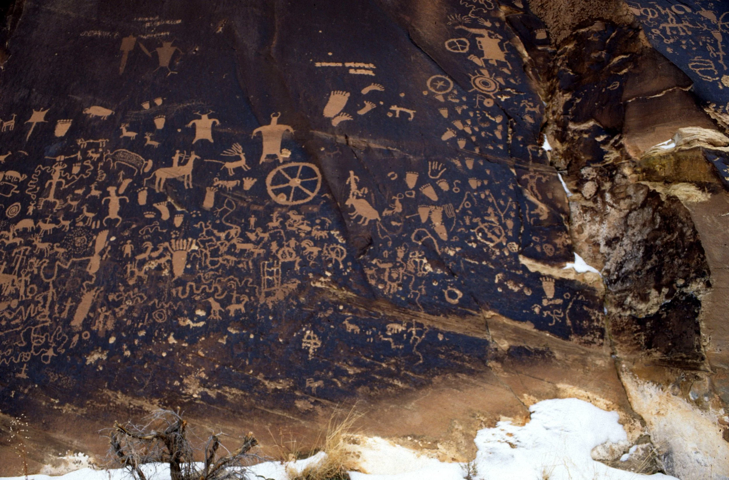 ANASAZILAND - NEWSPAPER ROCK PETROGLYPHS - CANYONLANDS NP.jpg