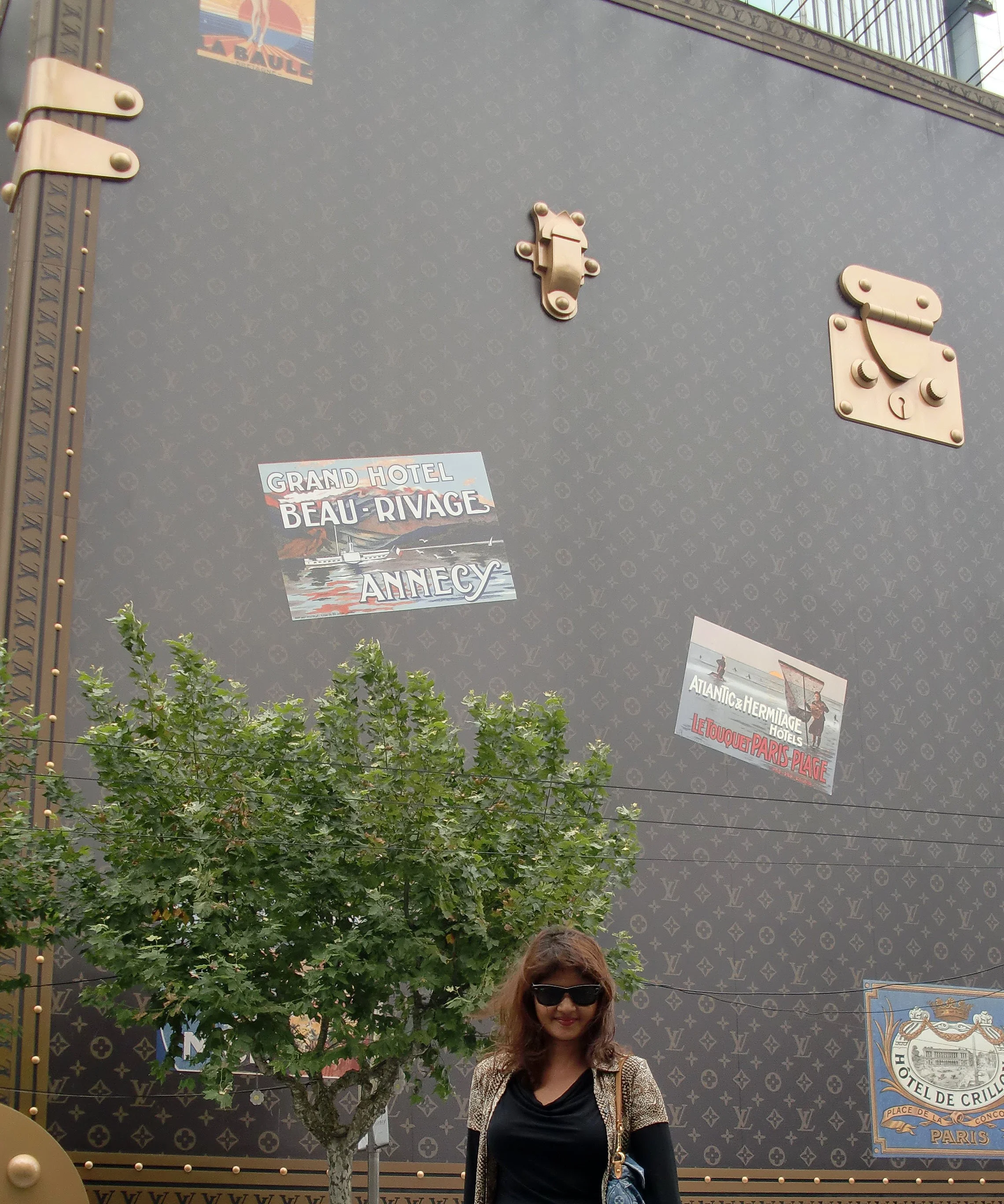 2010-10-9 SHANGHAI - THE PORTMAN AREA OF TOWN (10).JPG