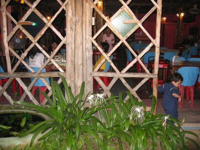 2005 Nakhonsithammarat with Family (51).jpg