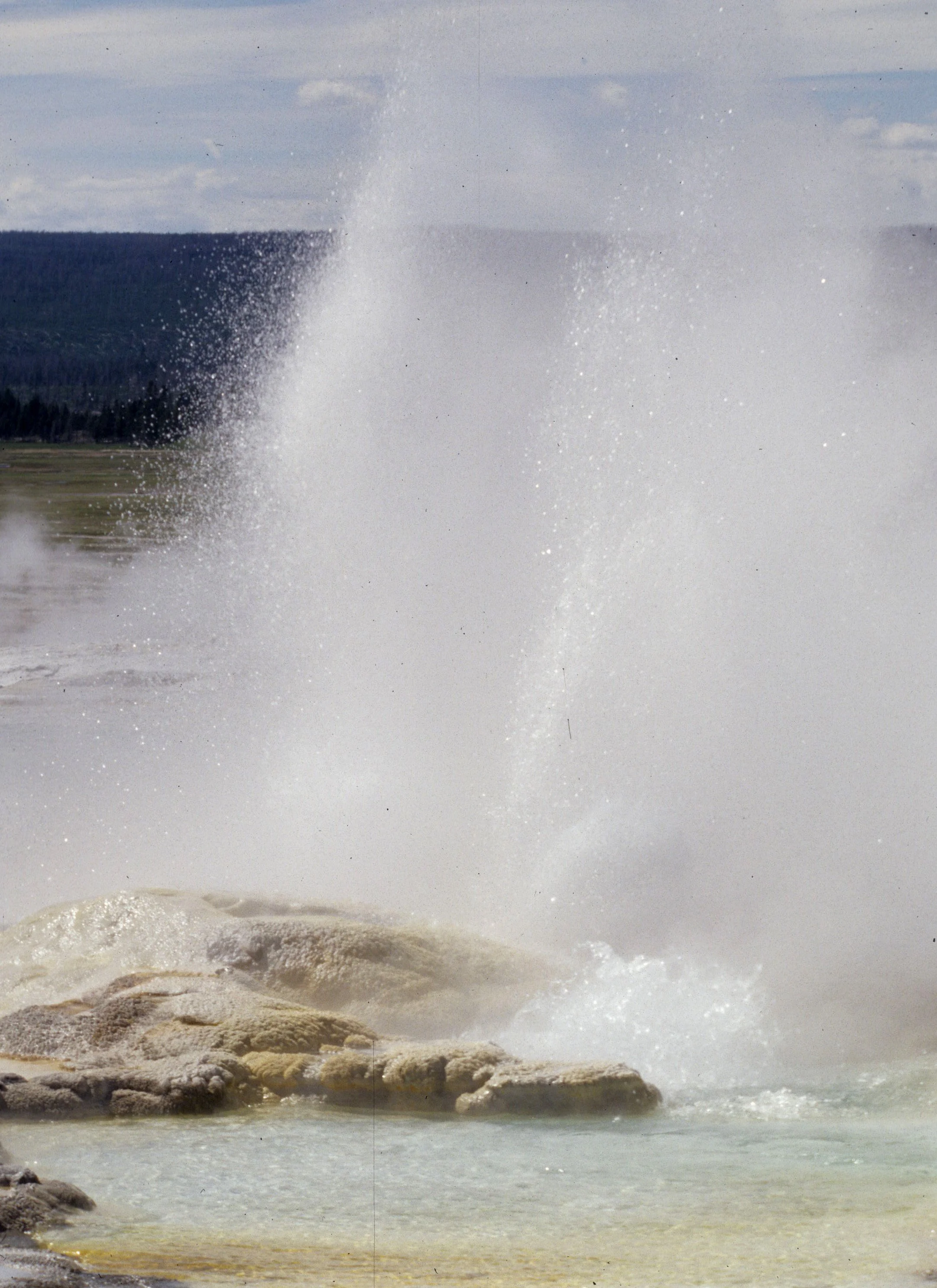 YELLOWSTONE - GEYSER VALLEY K - Copy.jpg