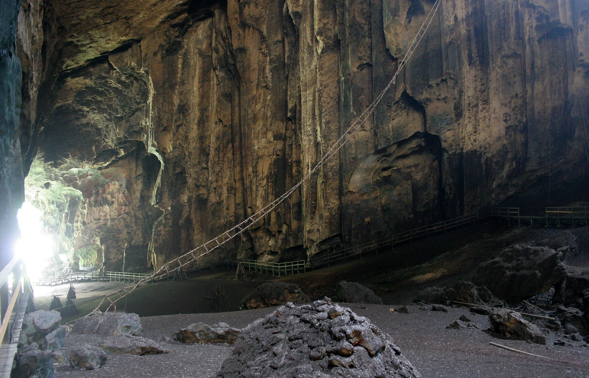 GAMONTONG CAVES BORNEO - VIEWS OF (20).JPG