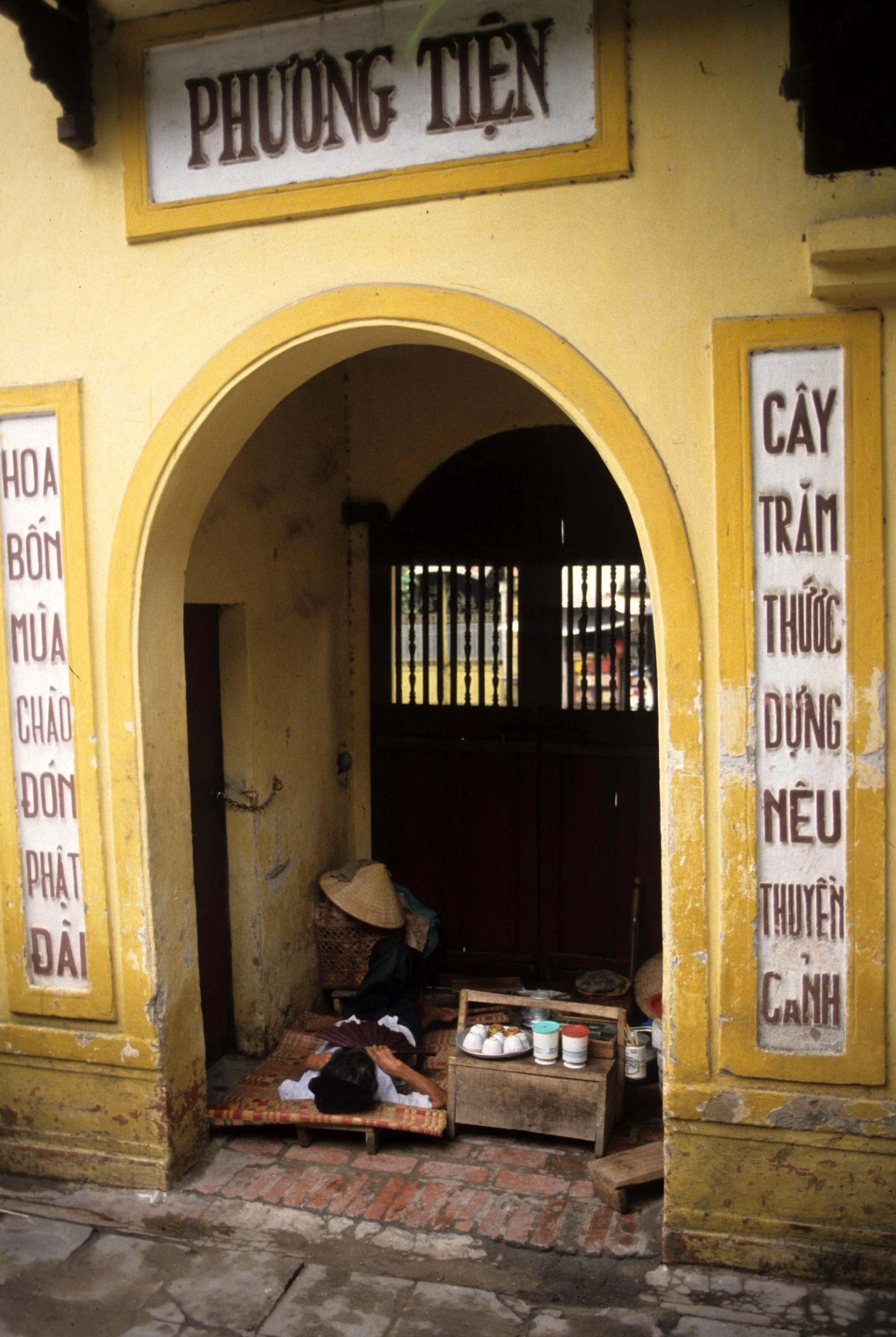 HANOI - TEMPLE.jpg