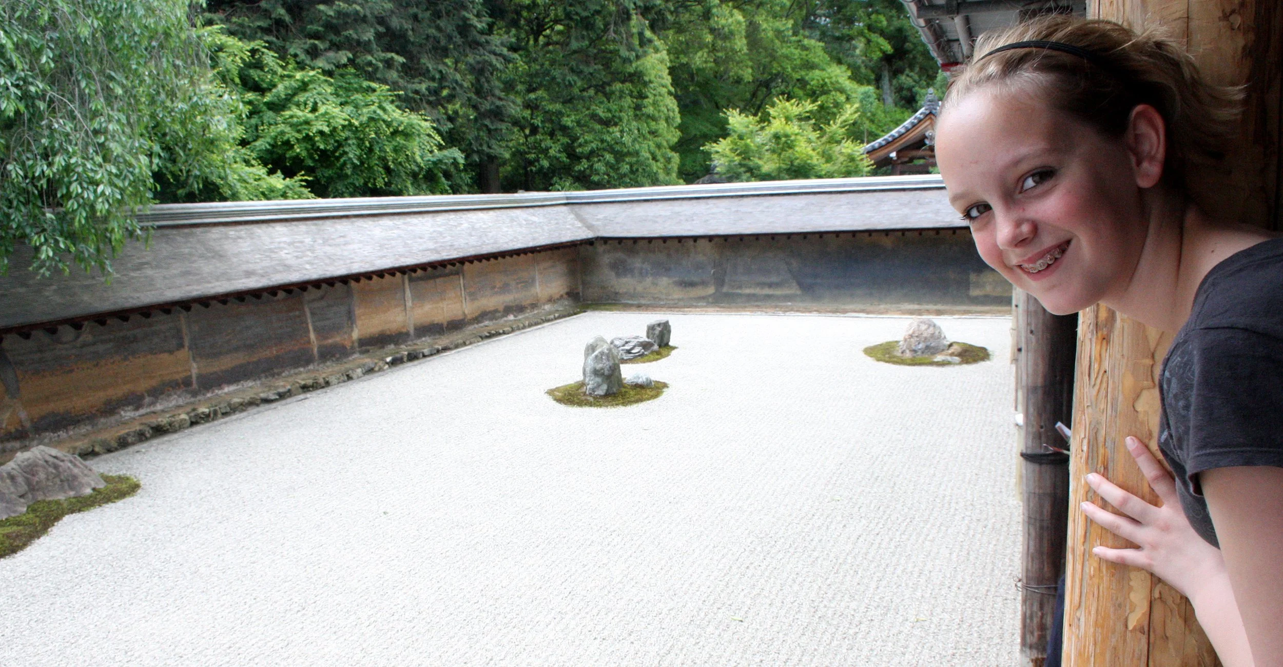 KYOTO - MAY 2009 - RYOANJI ROCK GARDEN (19).JPG