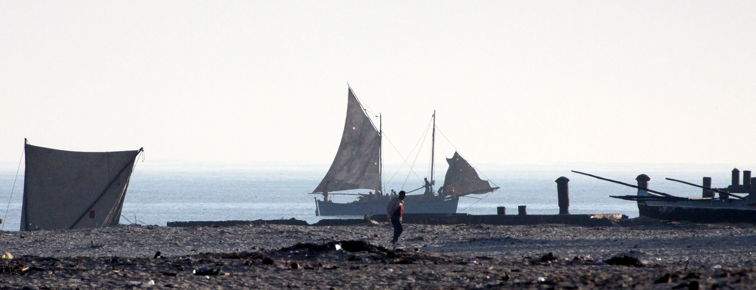 MORONDAVA - BEACH SCENES - MADAGASCAR (4).JPG