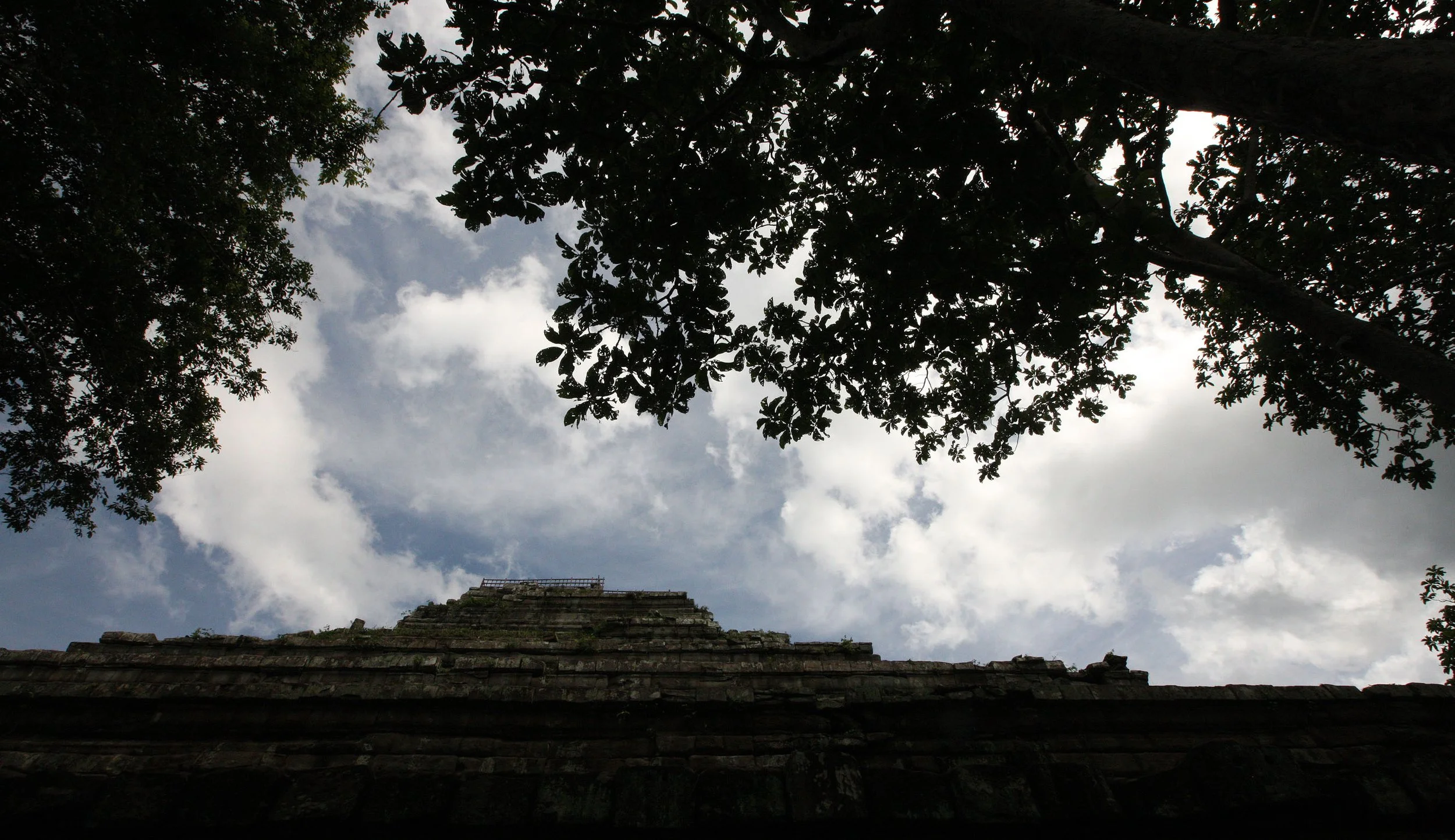 KOH KER TEMPLE - CAMBODIA - JULY 2010 (14).JPG
