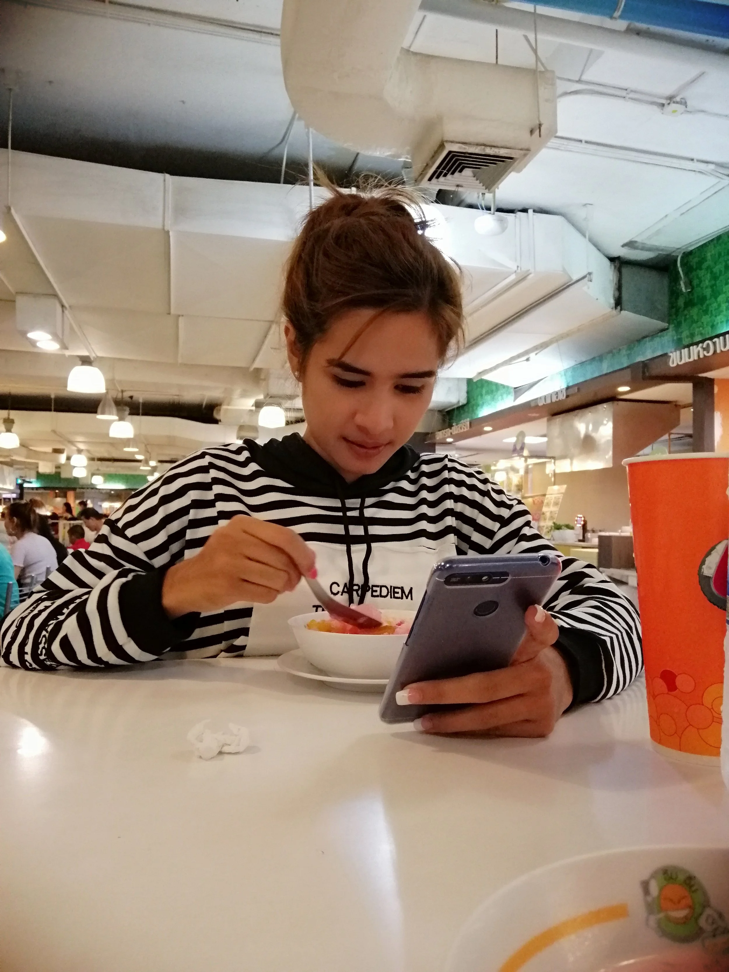 2018 Pics with Gift in Thailand (37).jpg
