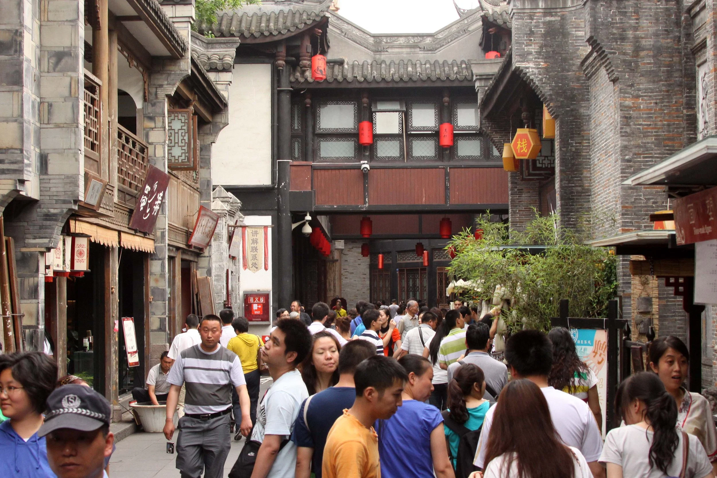 CHENGDU - JINLI STREET - CHINA ALIVE 2011 (7).JPG