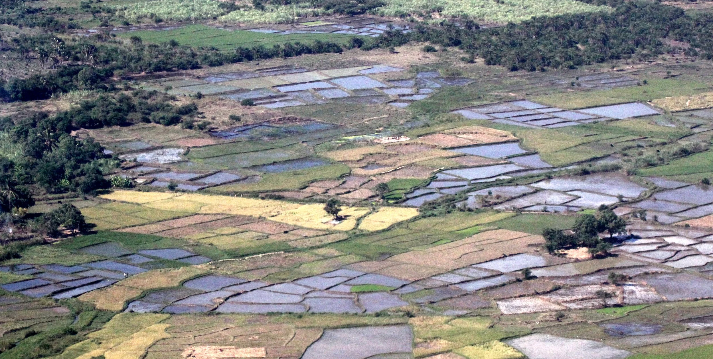 MORONDAVA MADAGASCAR - REGION FROM THE AIR (2).JPG