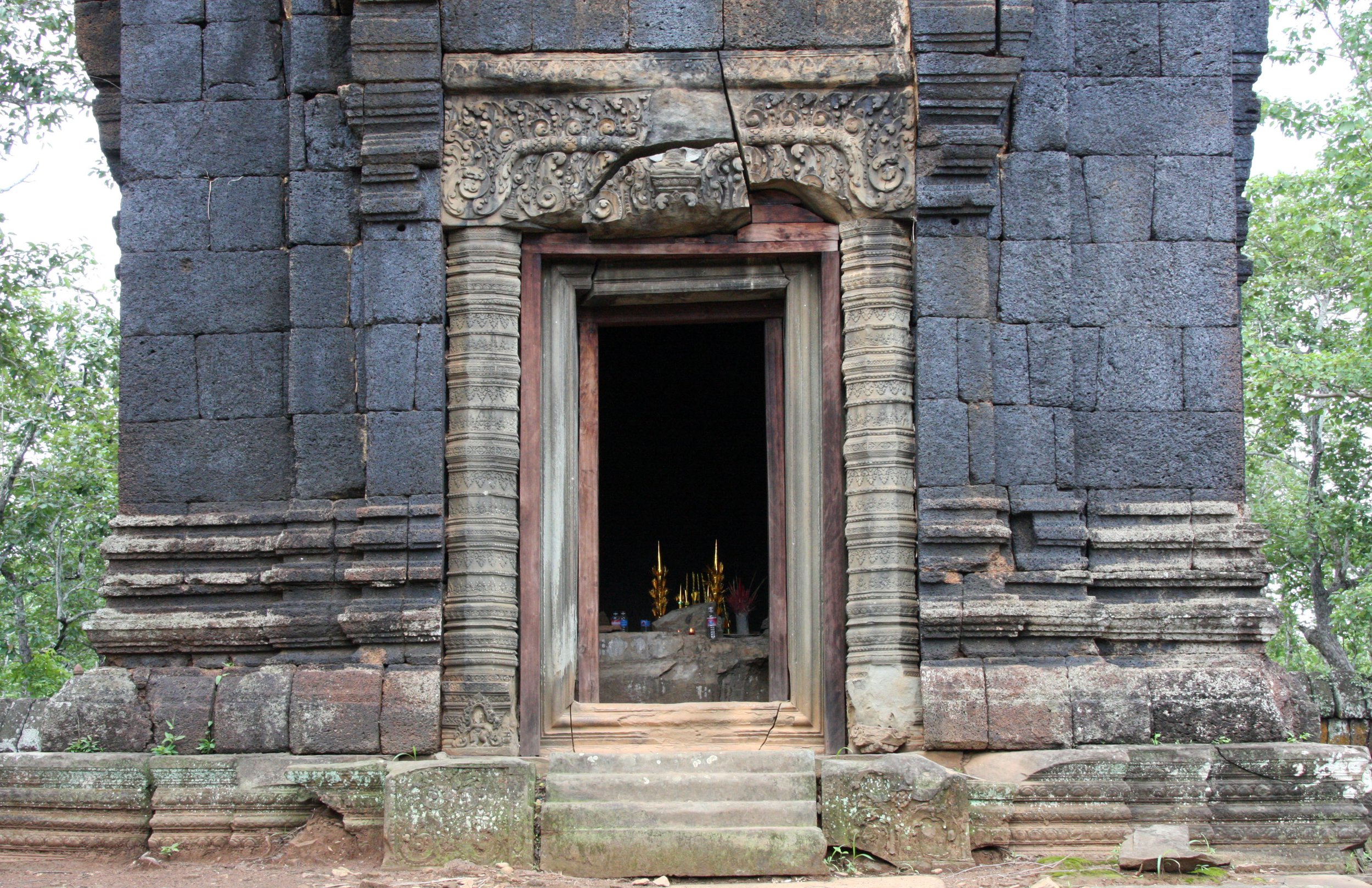 KOH KER TEMPLE CAMBODIA (2).JPG