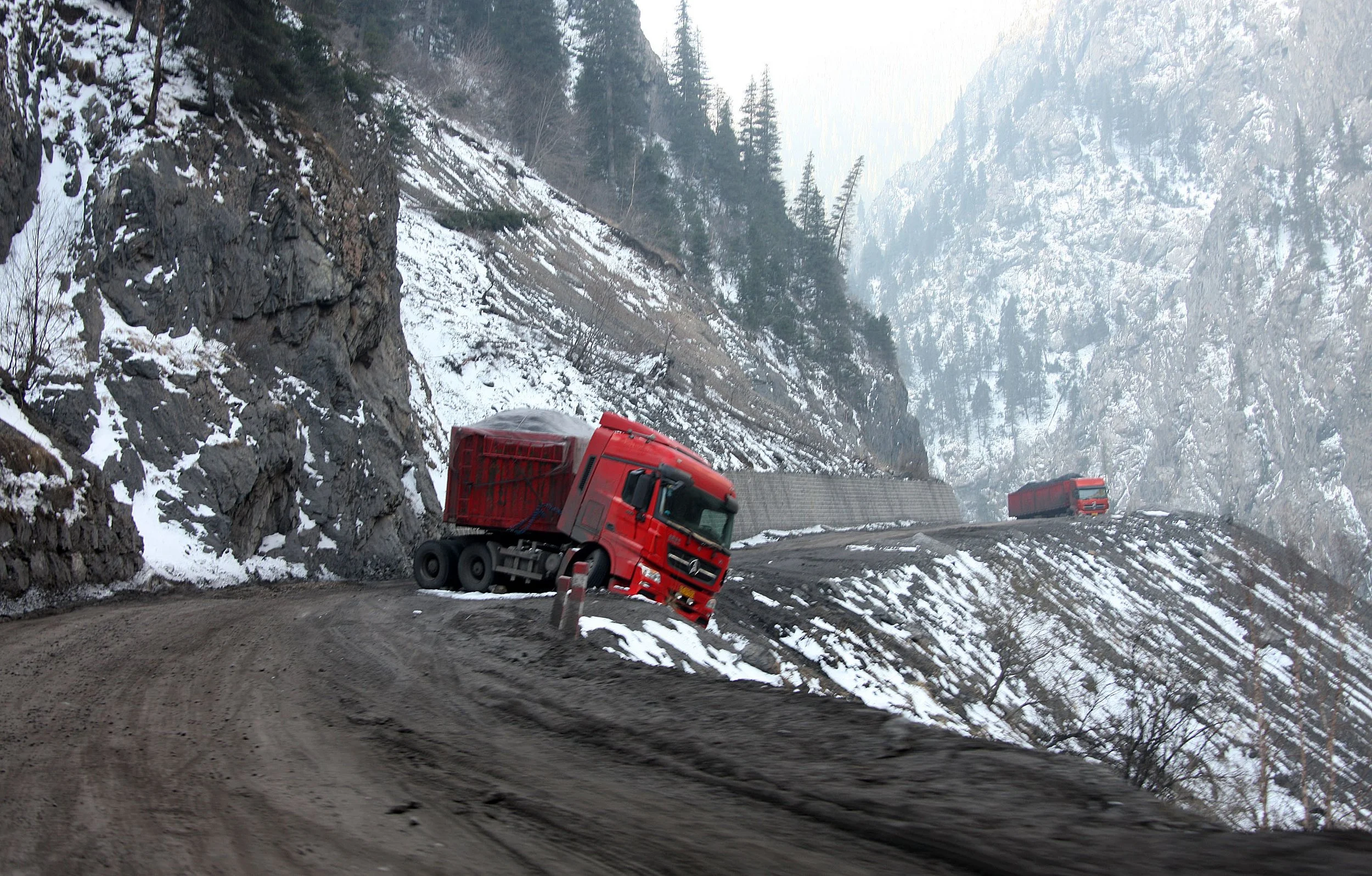 TIANSHAN MOUNTAINS - XINJIANG CHINA - ROUTE 216 (39).JPG
