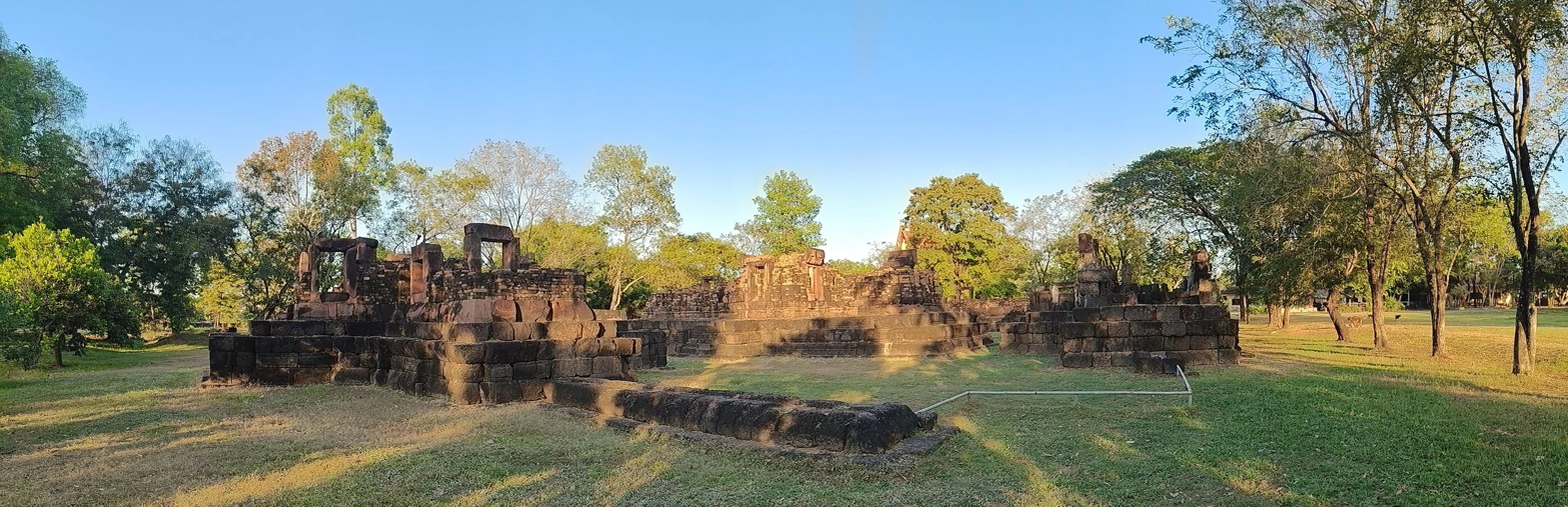 Wat Burapha Ku Ka Singh - Roi Et (23).jpg