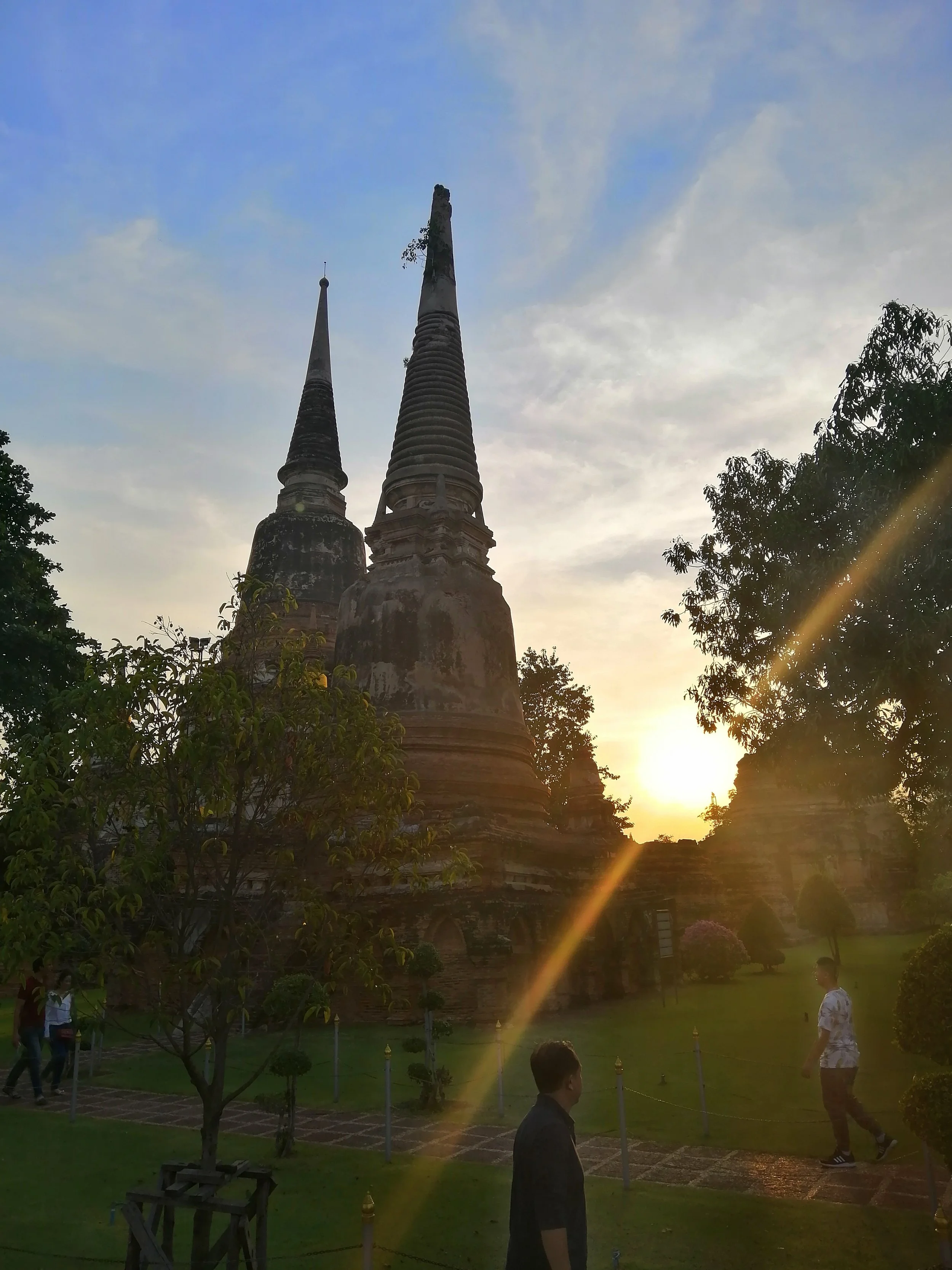 2018 Ayutthaya Pics with Gift in Traditional Dress (24).jpg