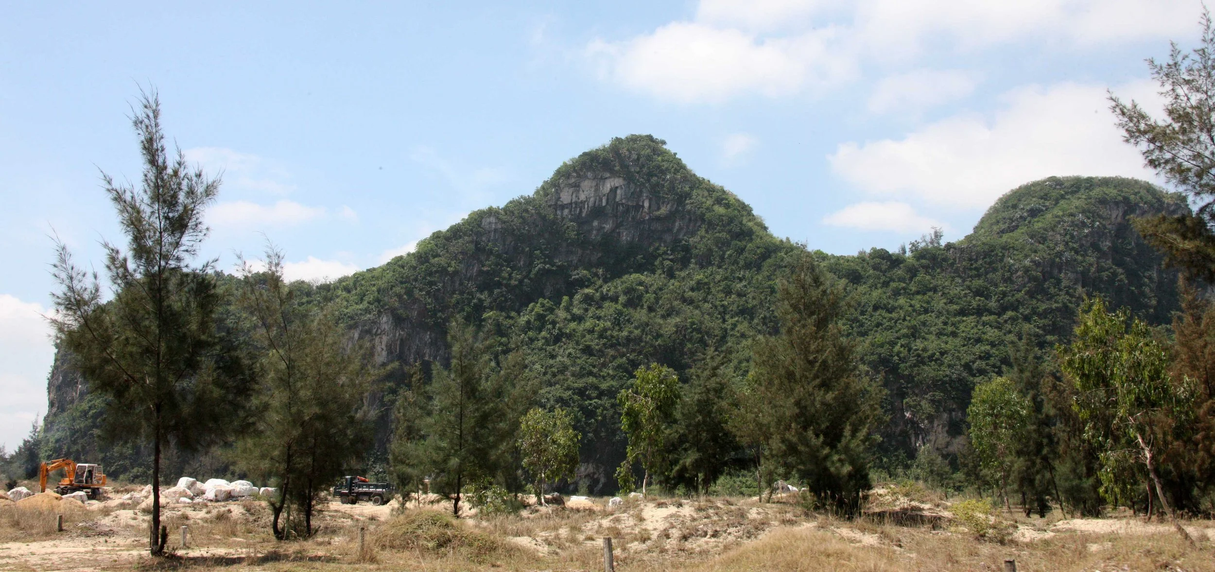 DA NANG - MARBLE MOUNTAIN VIET NAM (2).JPG