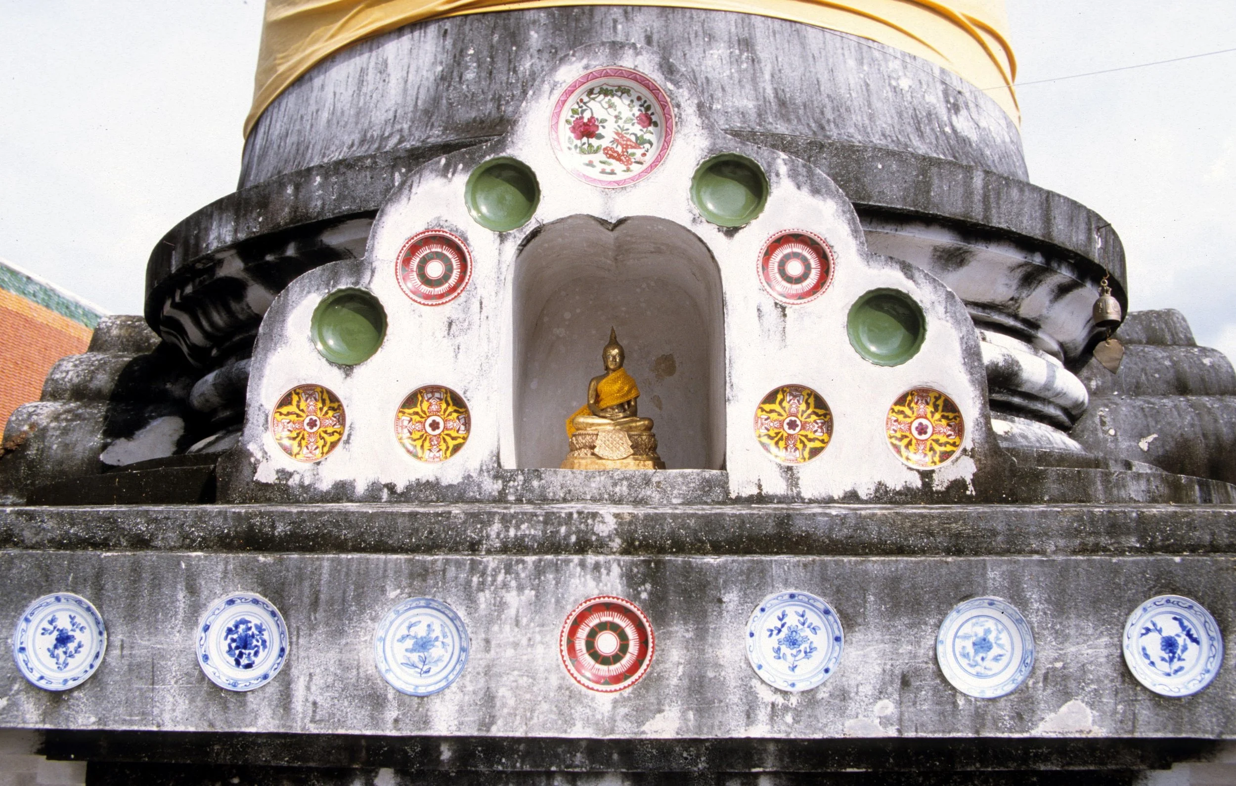 2004 Nakhonsithammarat Markets, Monks and Baby Cokie (104).jpg