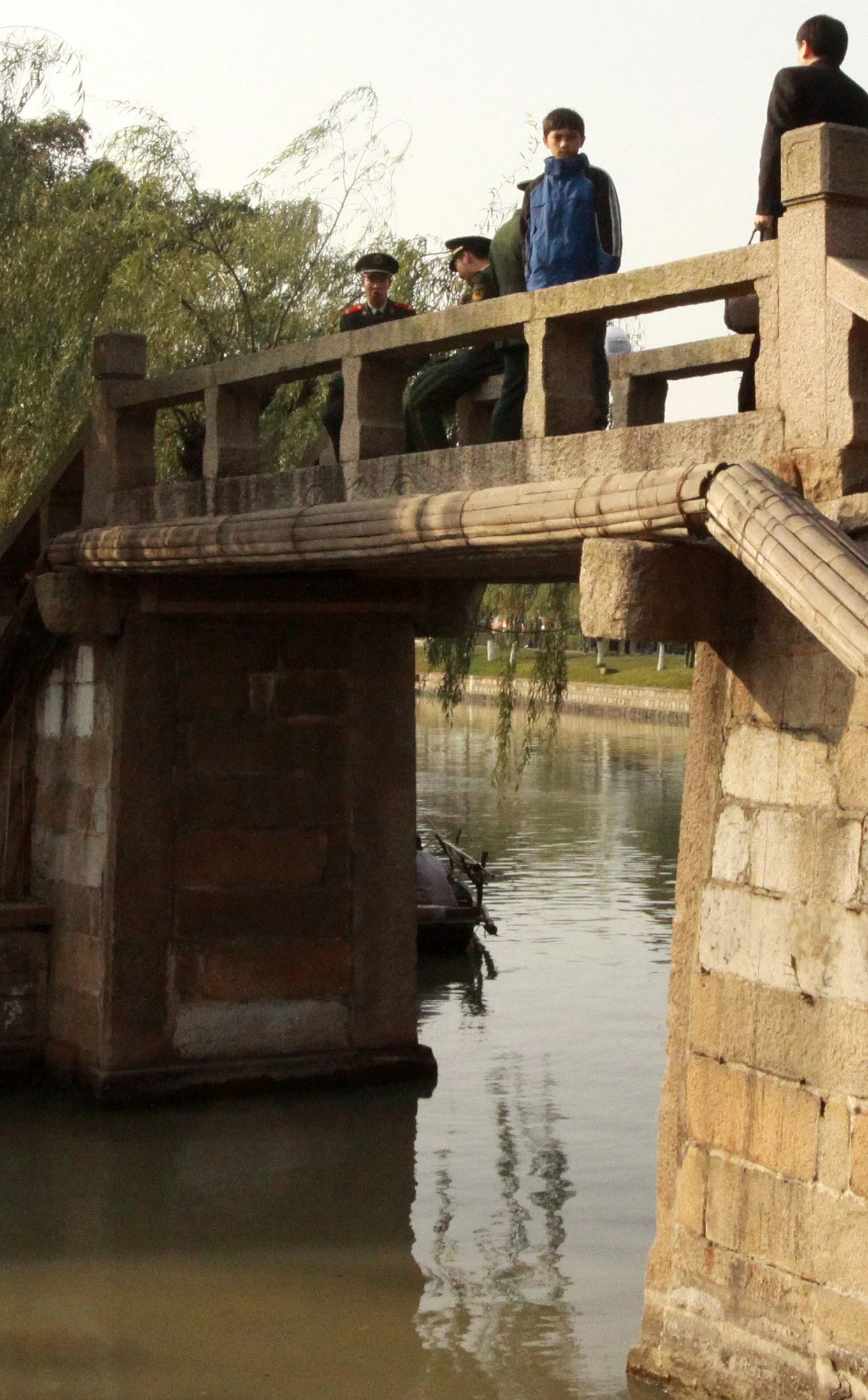 ZHUJIAJIAO WATER TOWN - NOVEMBER 20 2011 (1).JPG