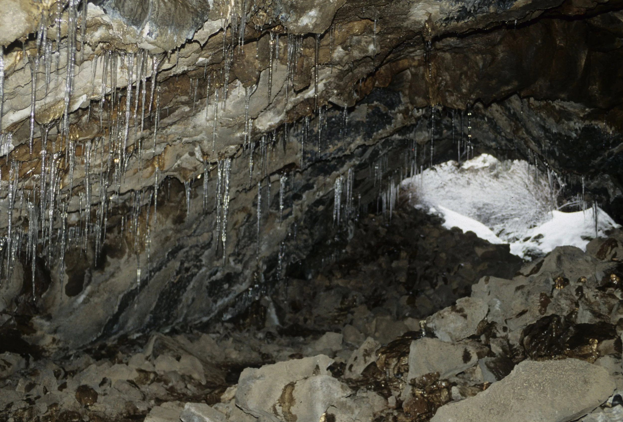 CALIFORNIA - LAVA BEDS NM - LAVA TUBE C.jpg