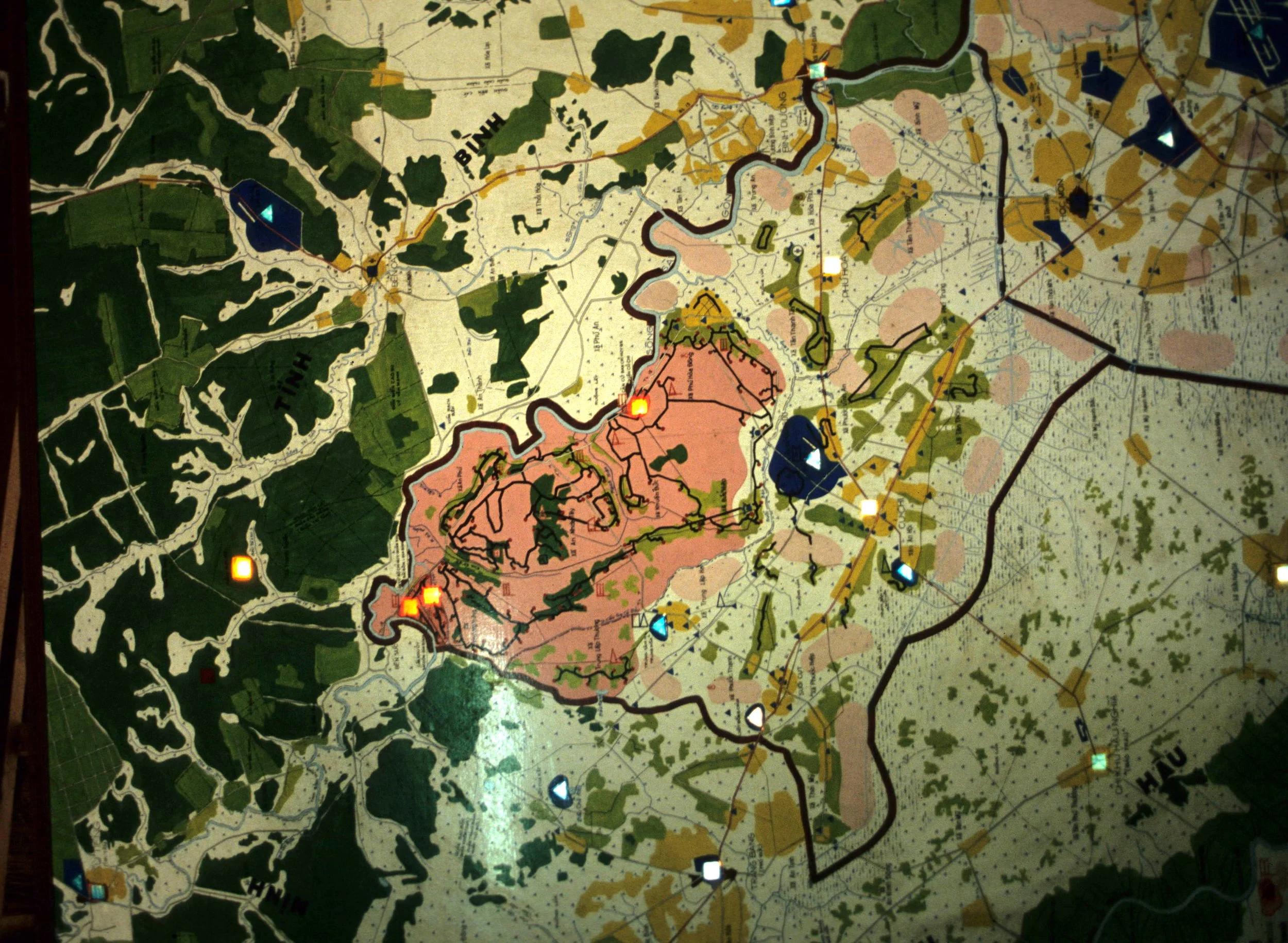 CU CHI TUNNELS - 1994.jpg