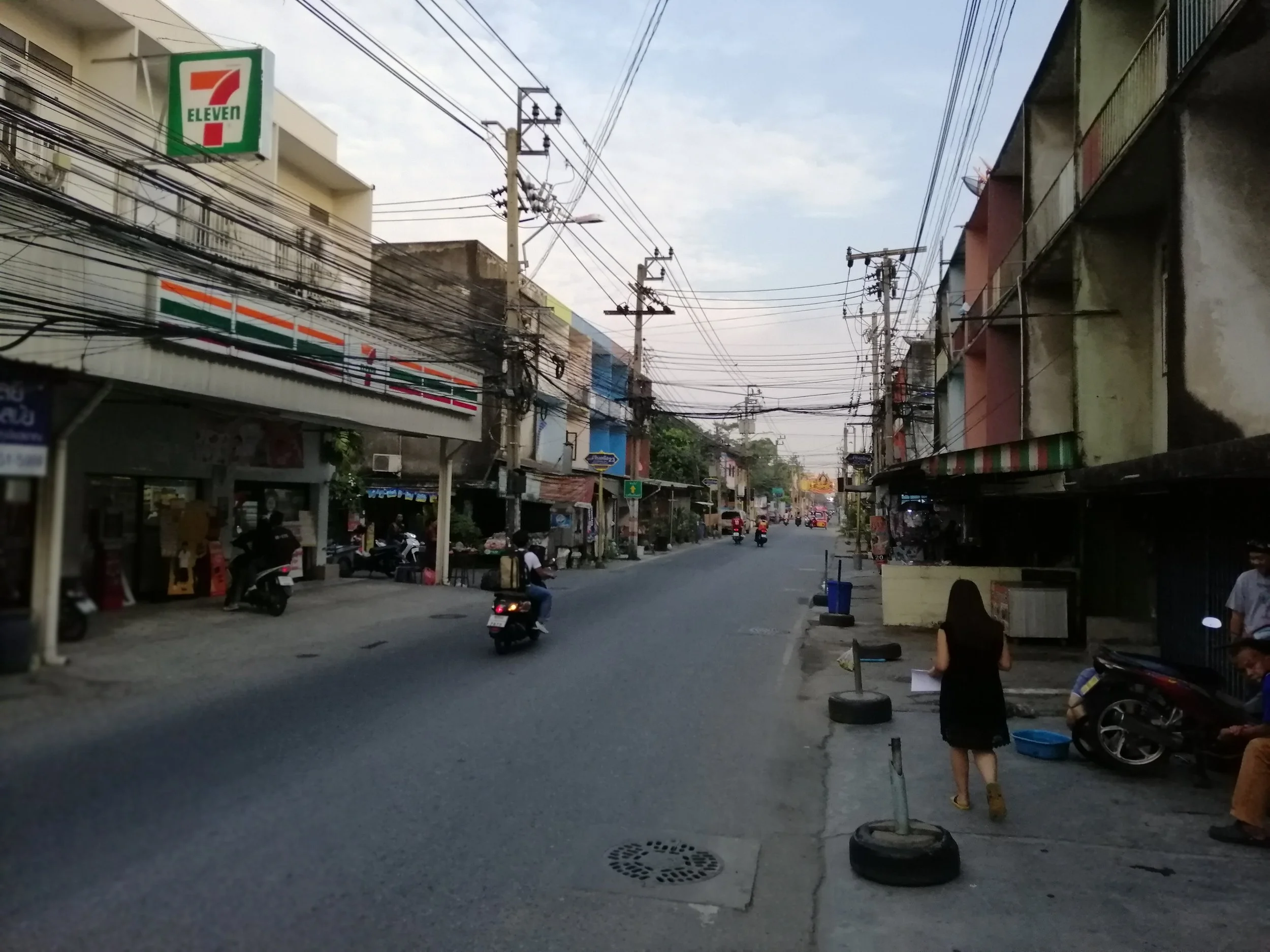 2018 Pics with Gift in Thailand (179).jpg