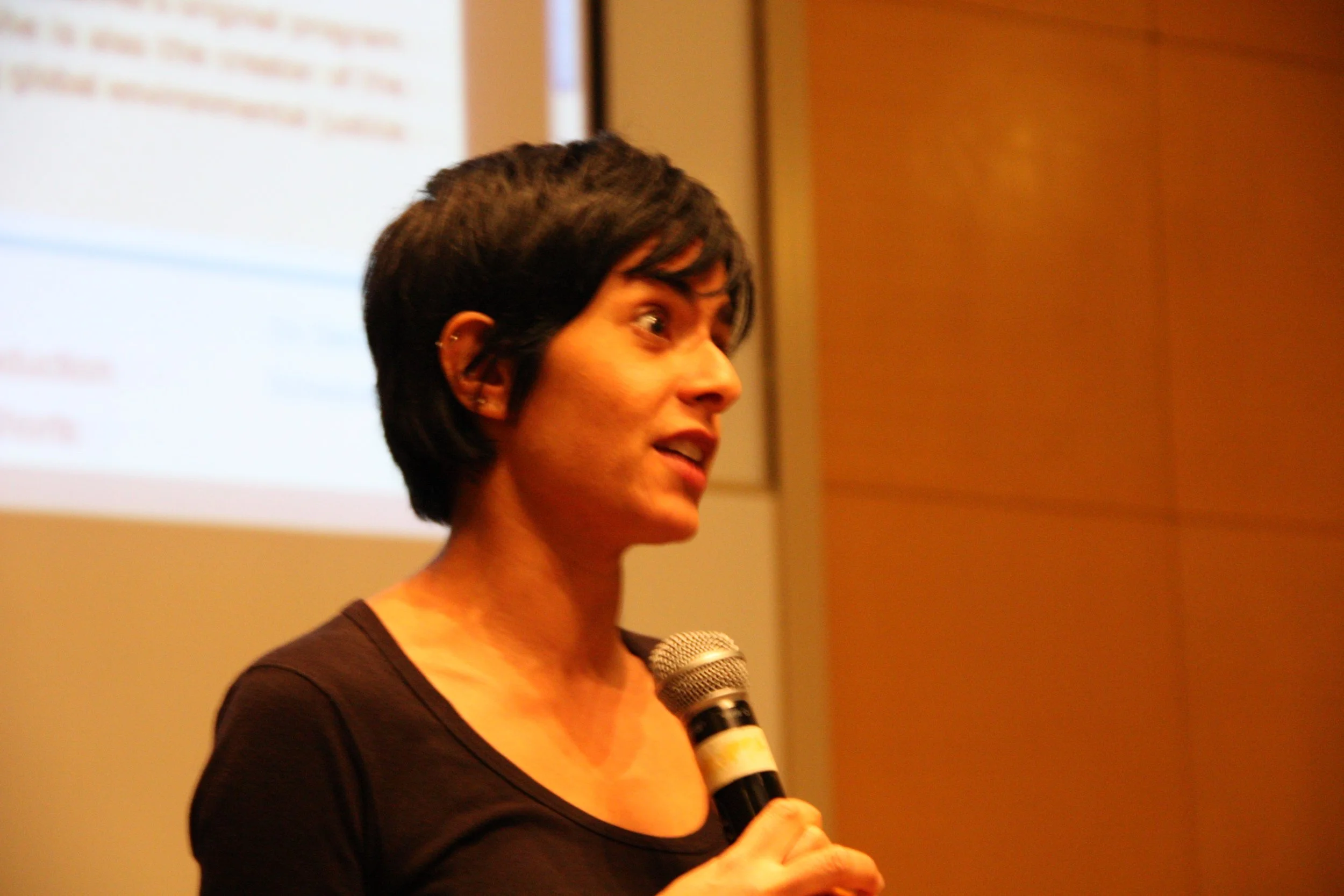 SIMRAN SETHI SPEAKING TO ROOTS & SHOOTS SAS PUDONG 2.JPG