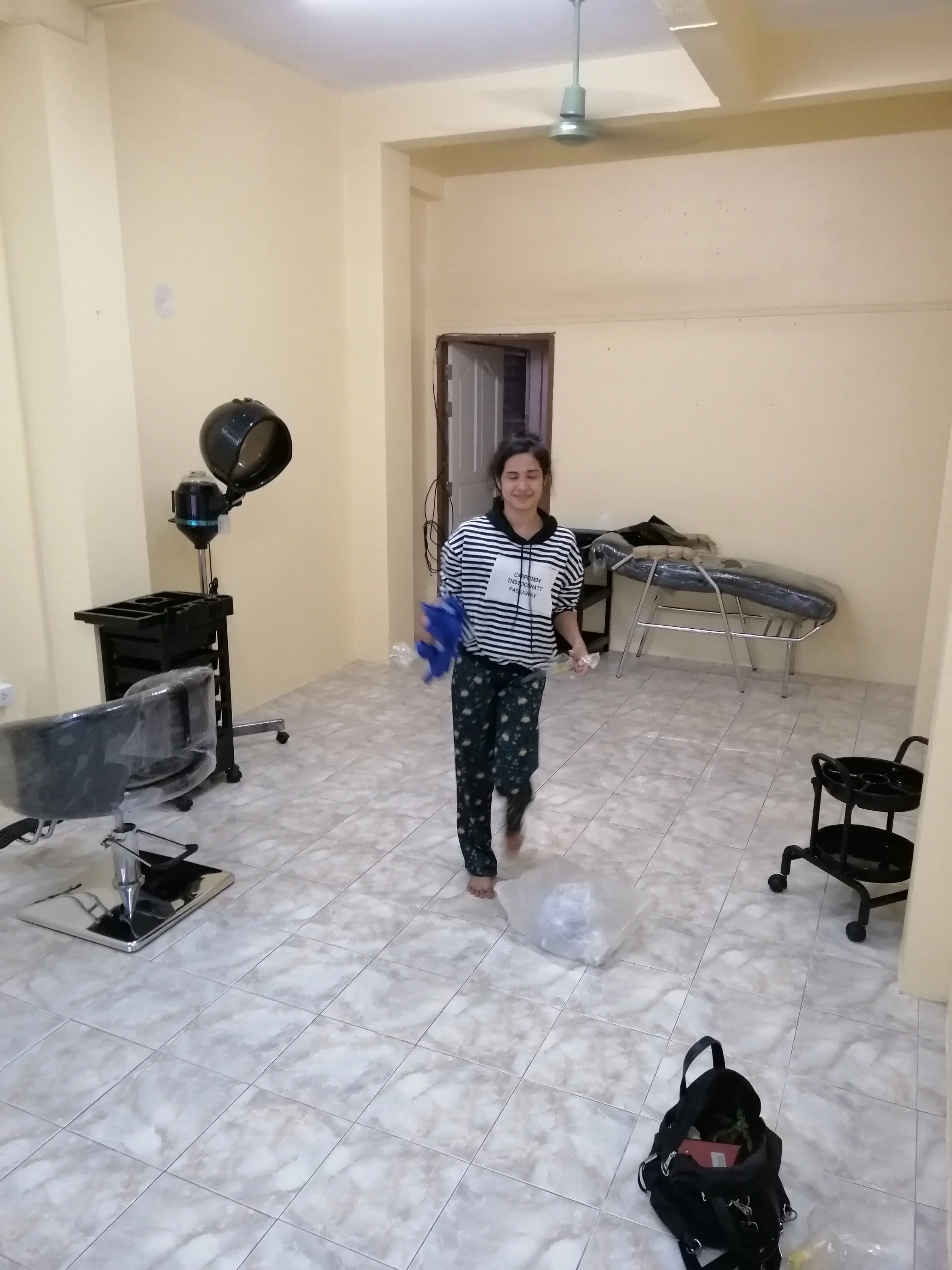 2018 Pics with Gift in Thailand (177).jpg