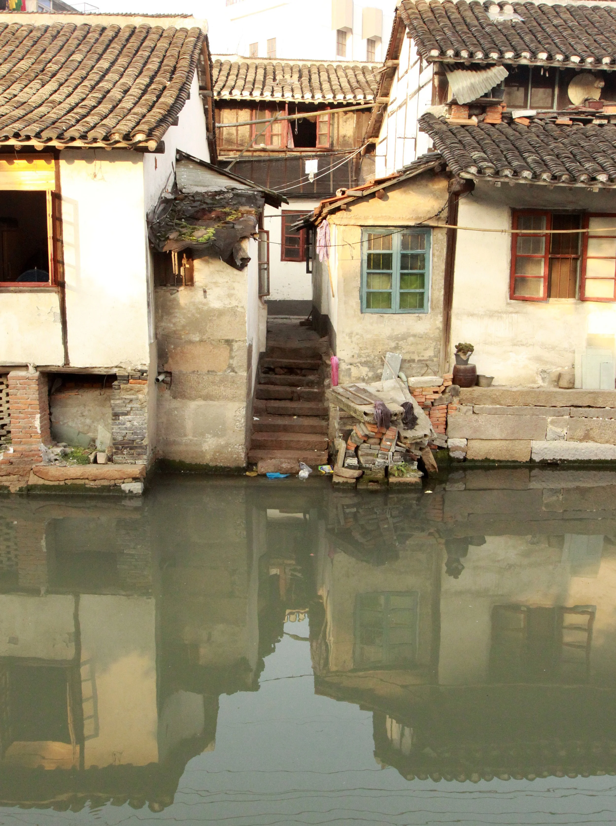 ZHUJIAJIAO WATER TOWN - NOVEMBER 20 2011 (134).JPG