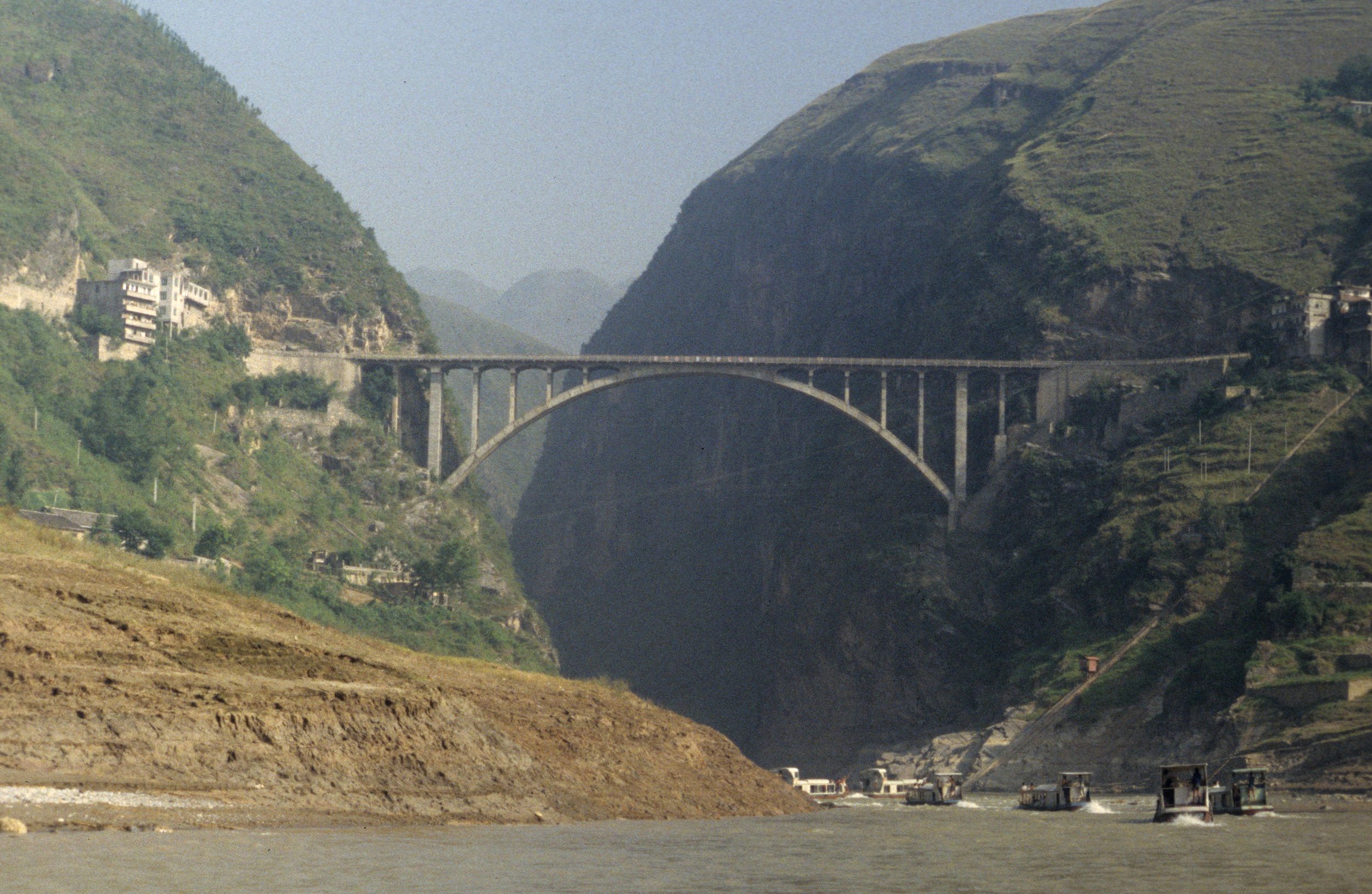 YANGTZE RIVER - THREE GORGES CRUISE - 1994 (3).jpg
