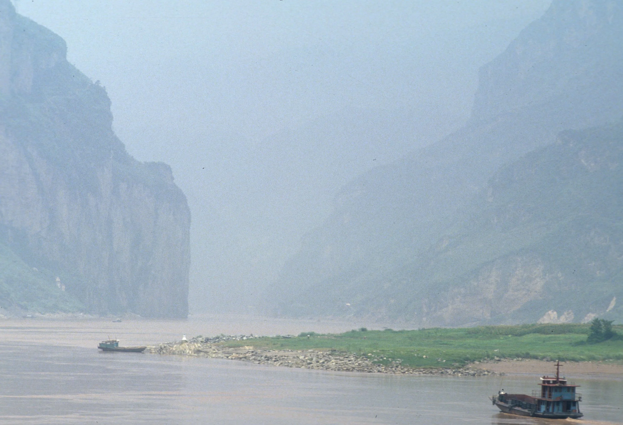 YANGTZE - THREE GORGES CRUISE SCENERY (2).jpg