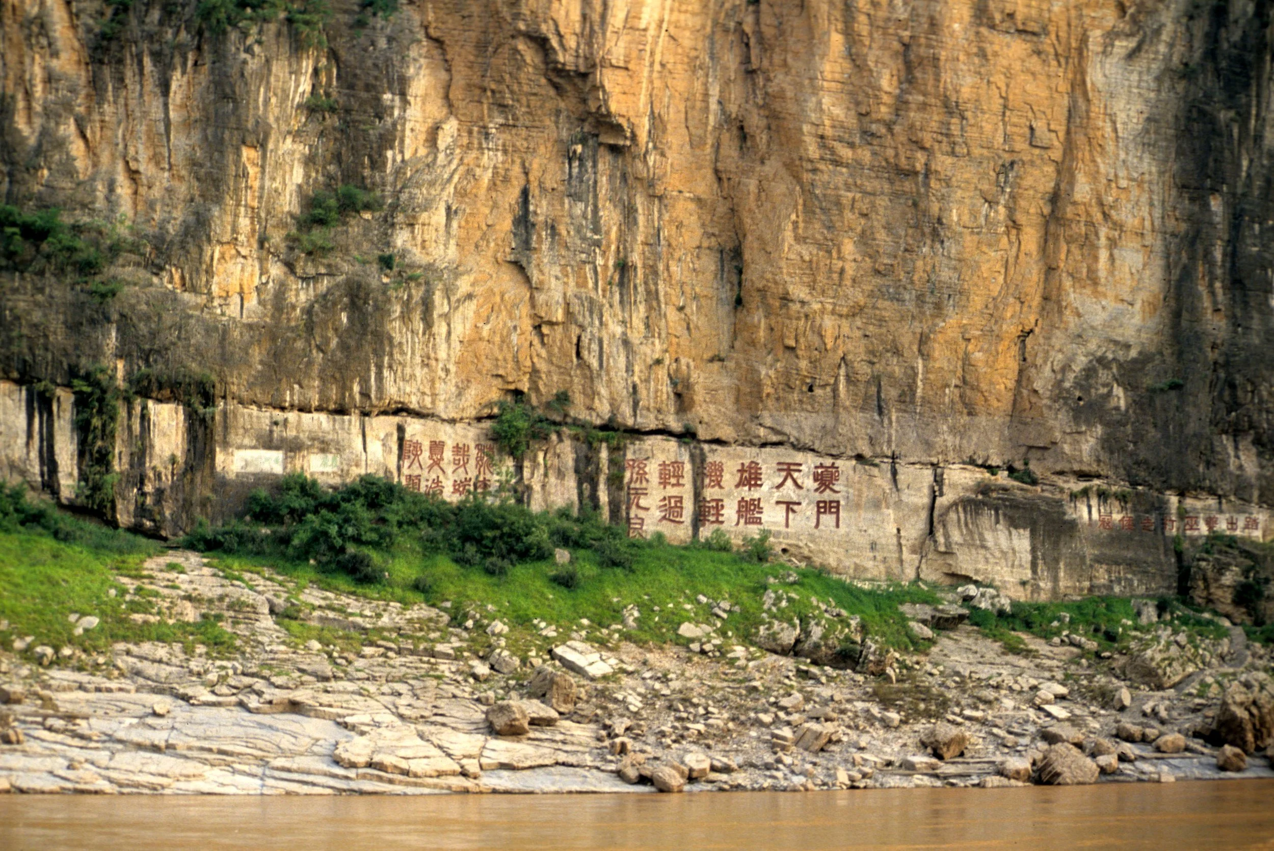 YANGTZE - THREE GORGES CRUISE SCENERY (18).jpg