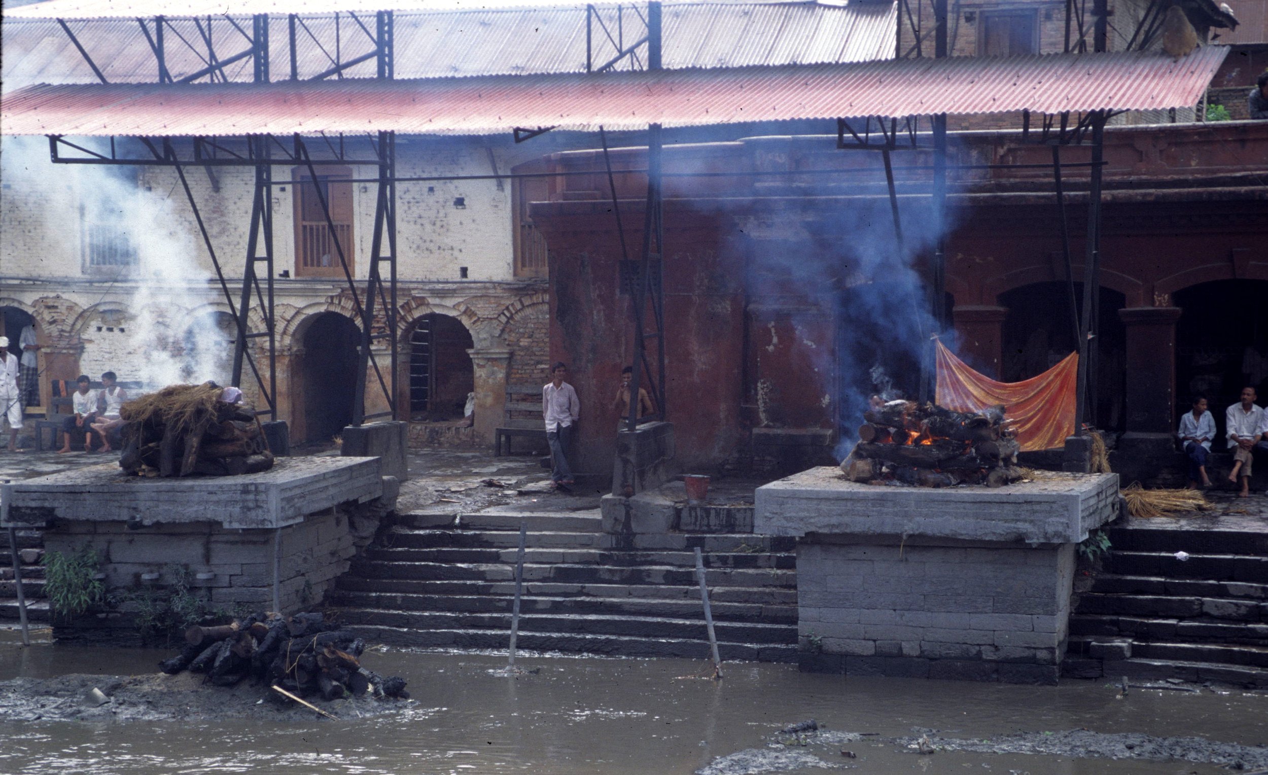 NEPAL - KATMANDU - FUNERAL RIVER SECTION (2).jpg