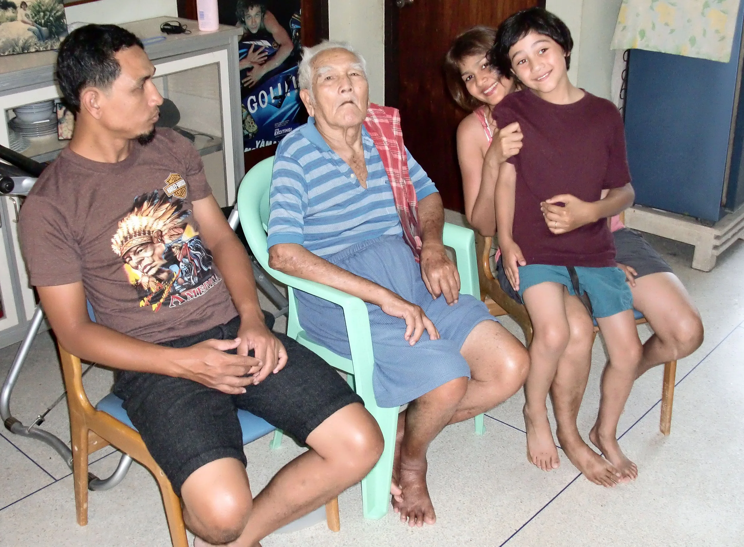2010 Nakhonsithammarat Hanging in Khon (2).JPG