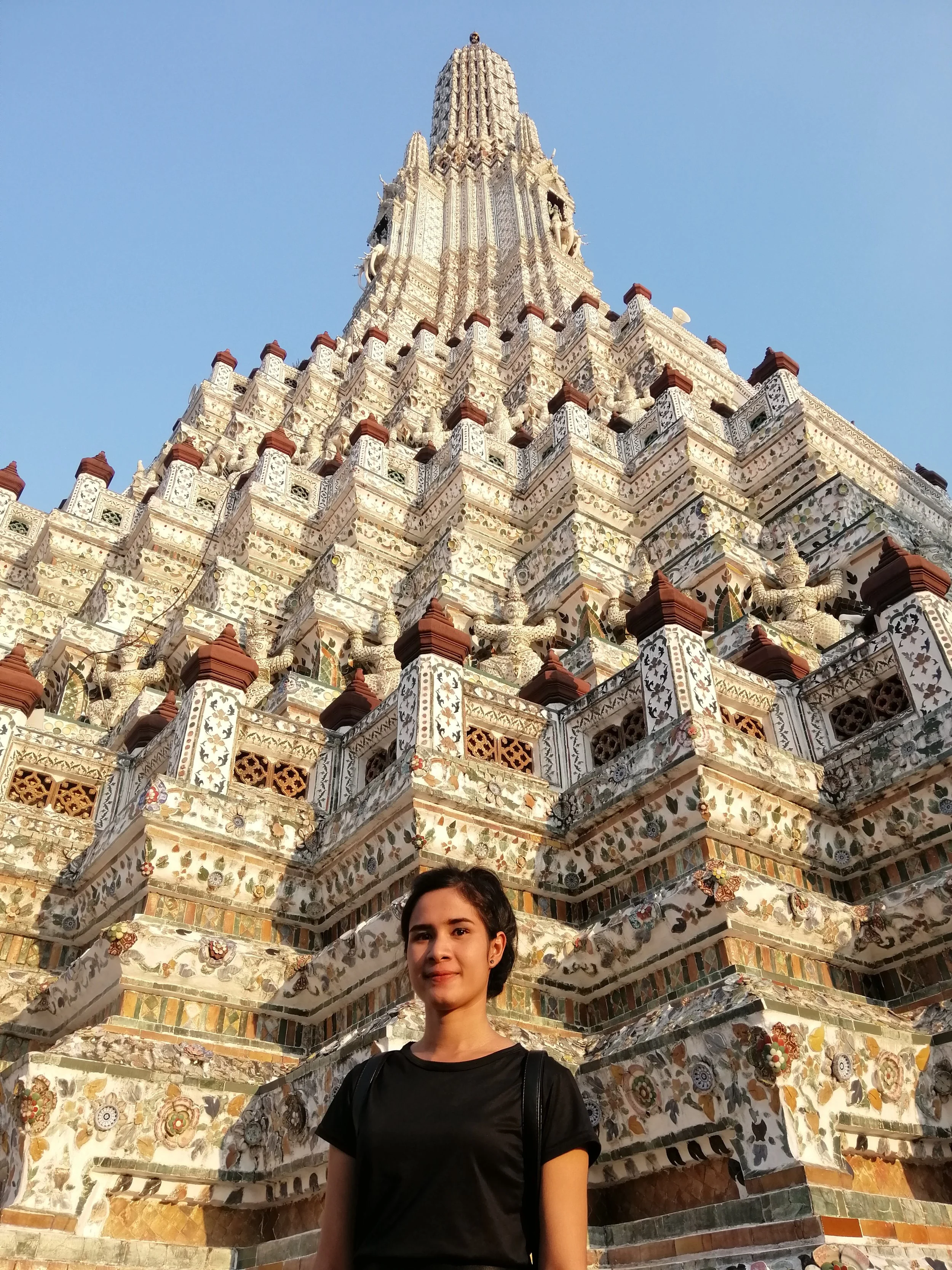 2018 Pics with Gift in Thailand (198).jpg