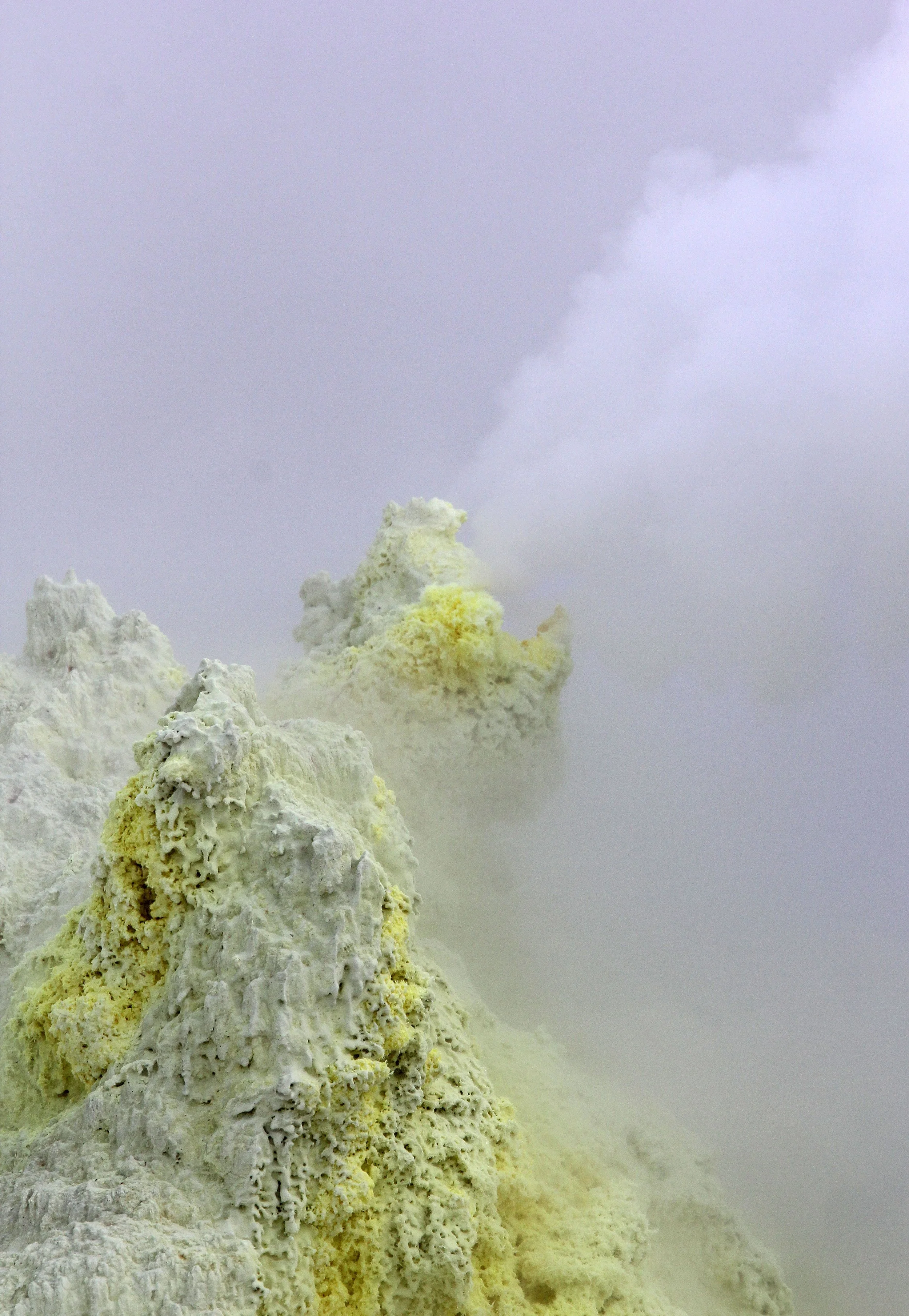 KUSSHARO LAKE - HOKKAIDO JAPAN - MT IWO FUMAROLES (9).JPG