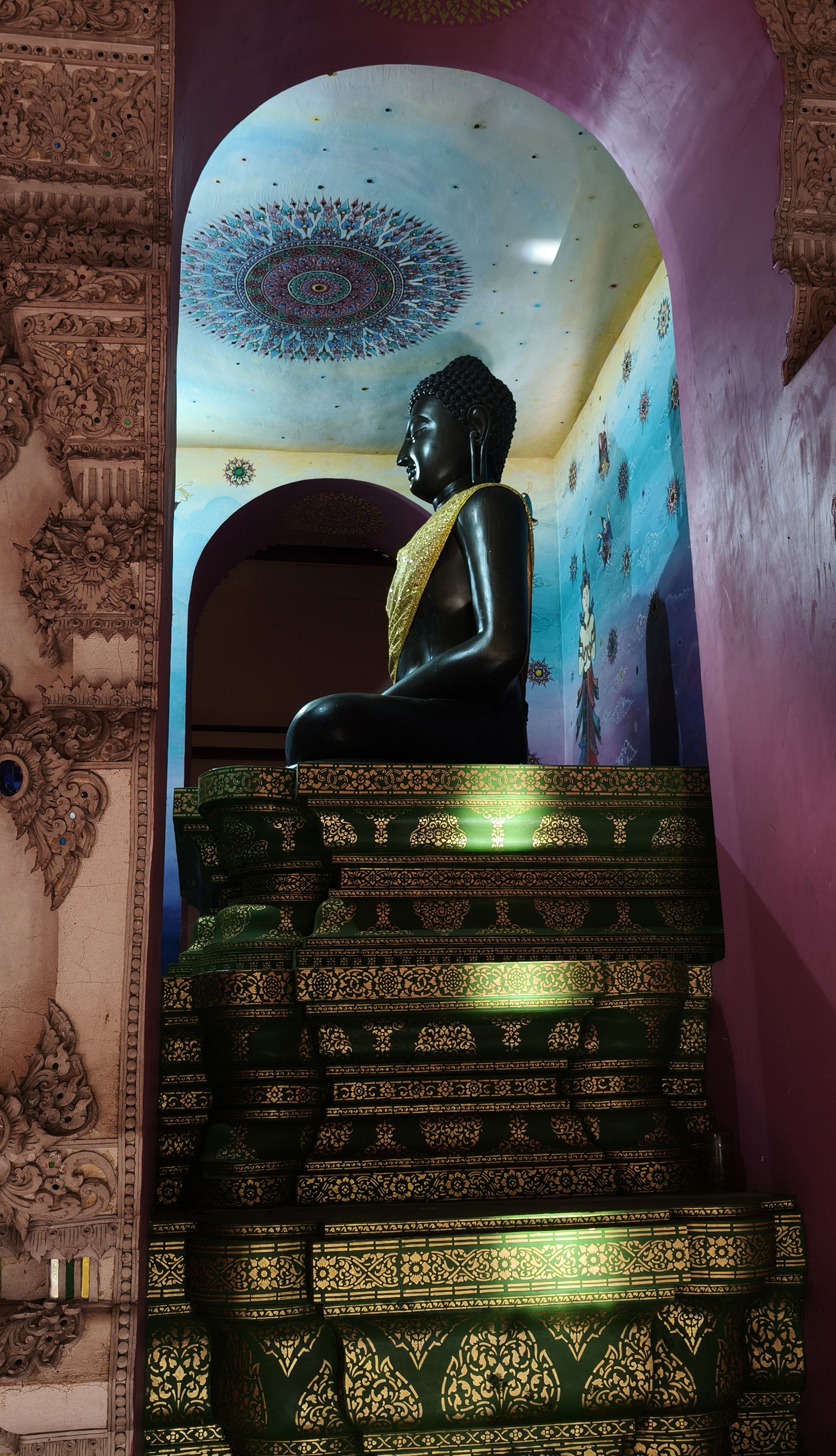 Wat Analayothipyaram (Luang Pu Phaibun) Phayao Thailand (12).jpg