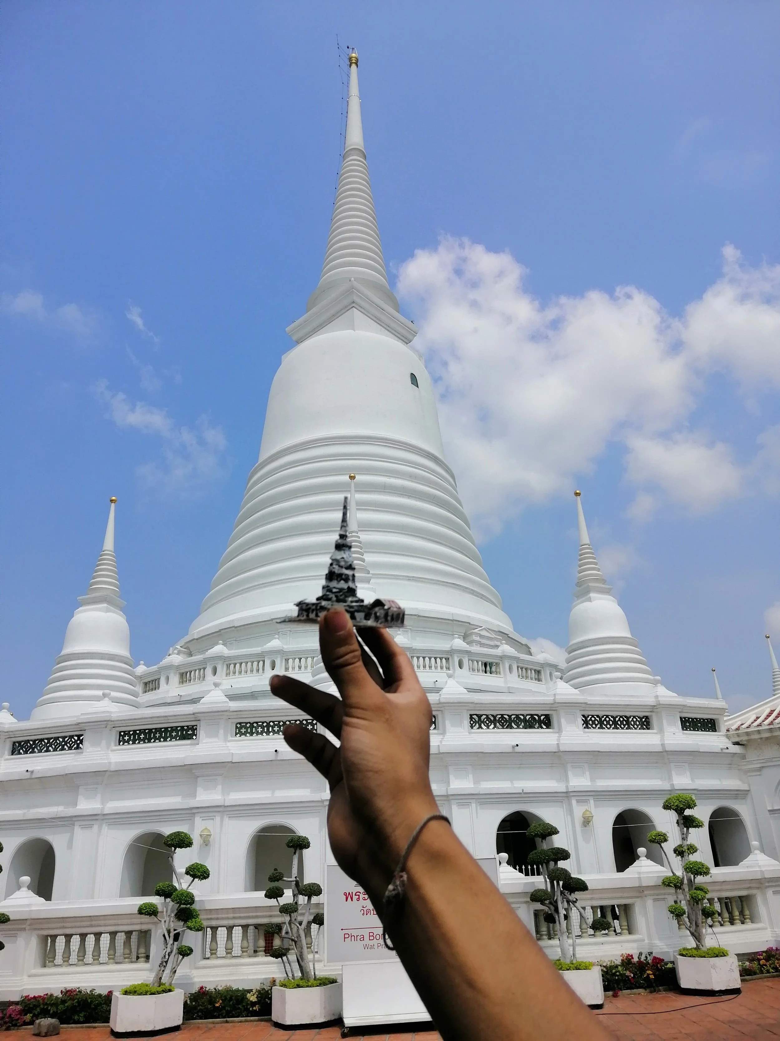 2020 Wat Arun with Liana, Cokie and Gift (66).jpg
