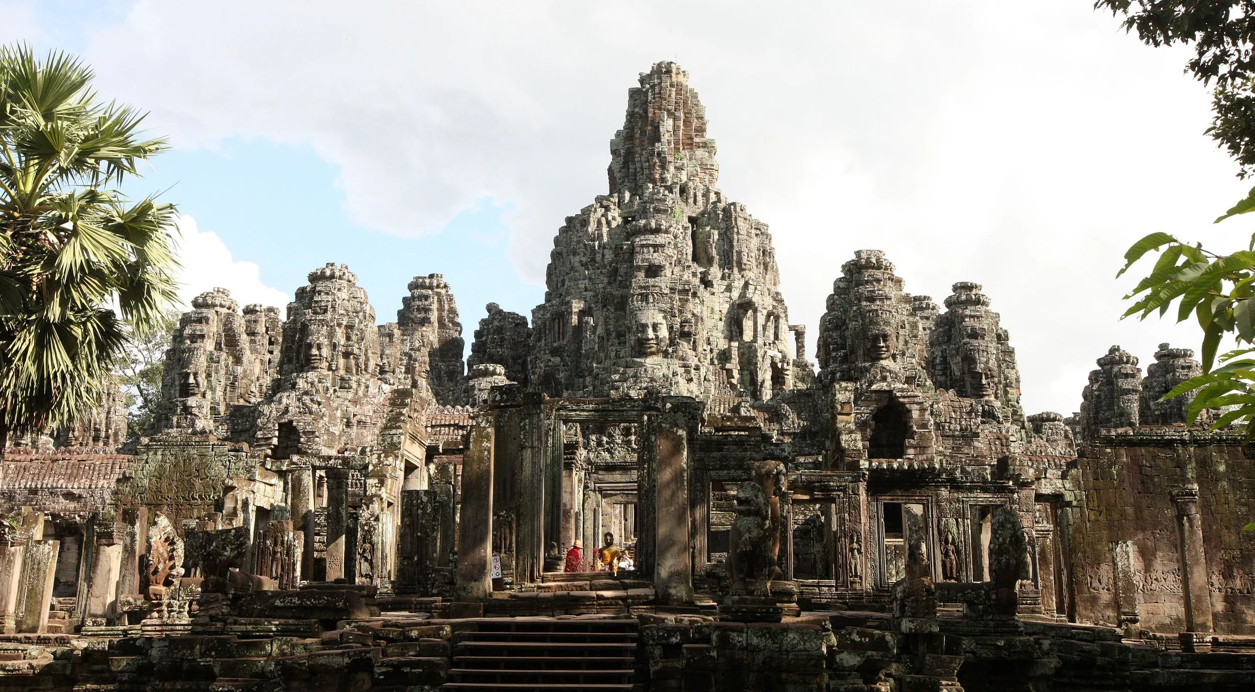 BAYON TEMPLE - CAMBODIA - JULY 2010 (19).JPG