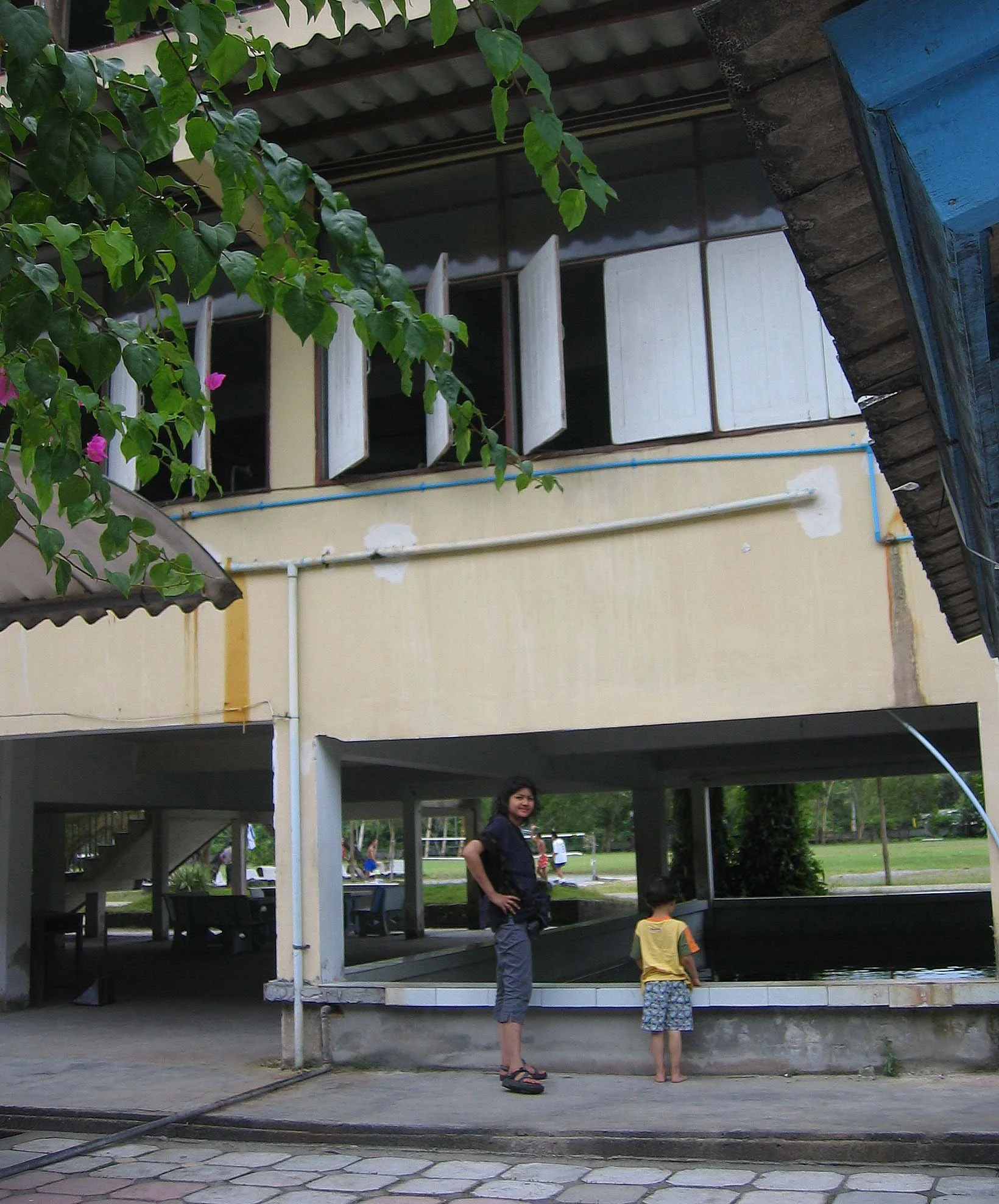 2004 Nakhonsithammarat with Family (19).jpg