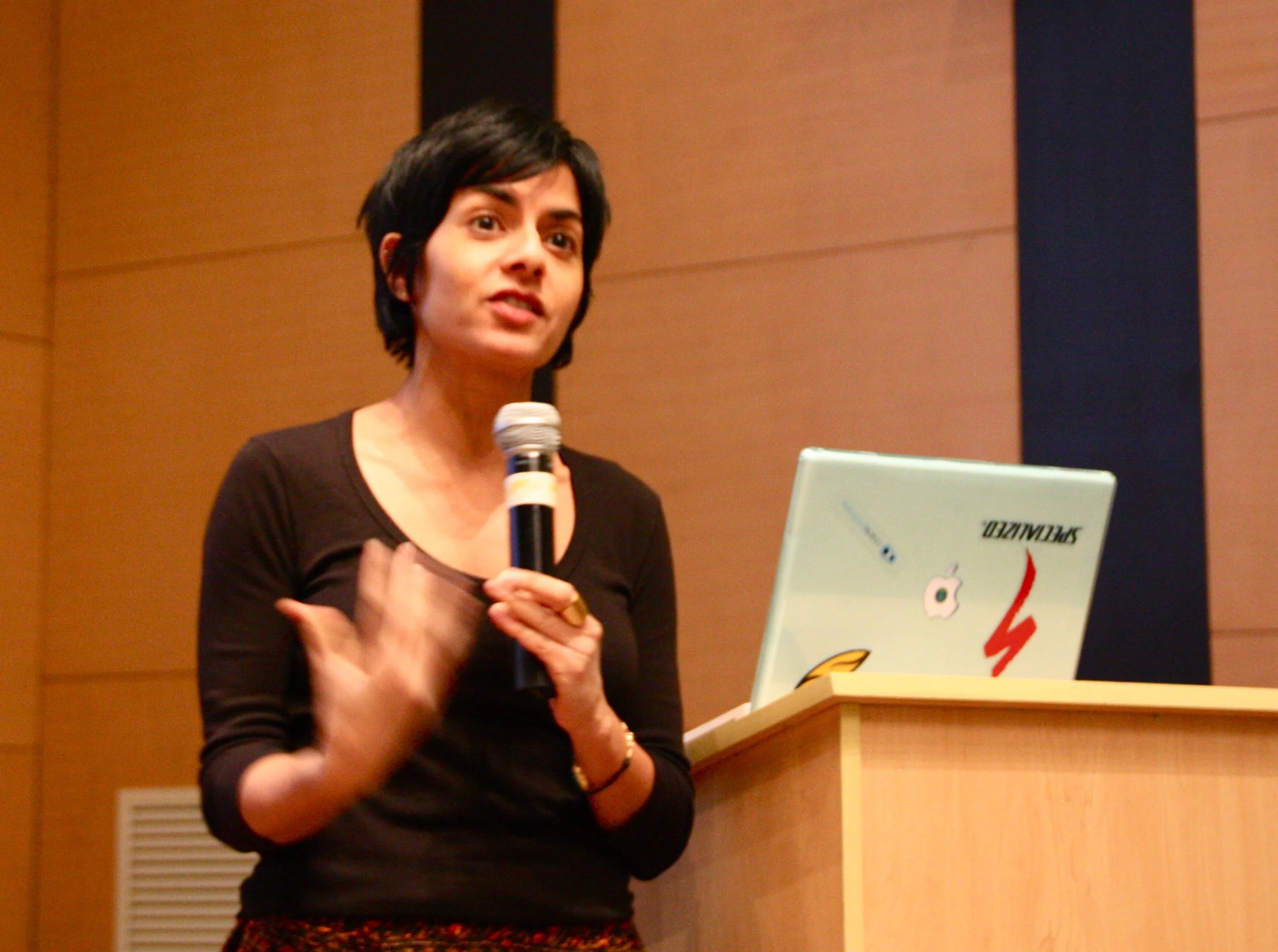 SIMRAN SETHI SPEAKING TO ROOTS & SHOOTS SAS PUDONG.JPG
