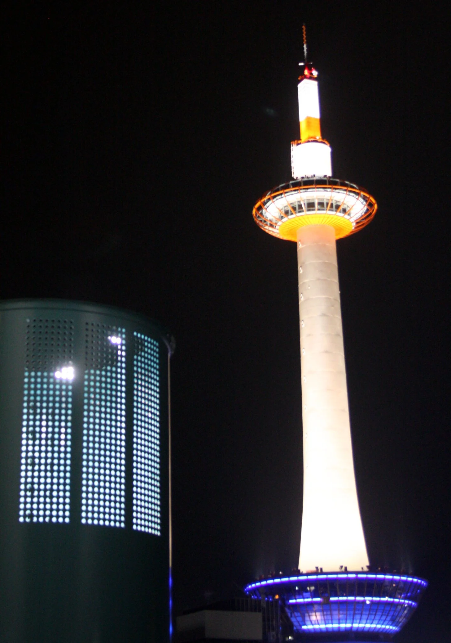 KYOTO - MAY 2009 - KYOTO TOWER (3).JPG