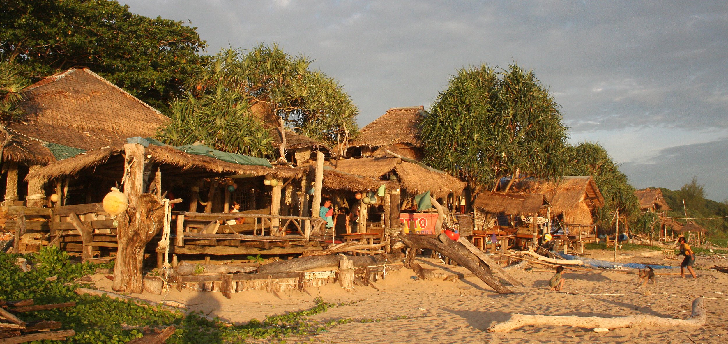 KOH LANTA - 2008 -  SUNSET AT OTTO'S (8).JPG