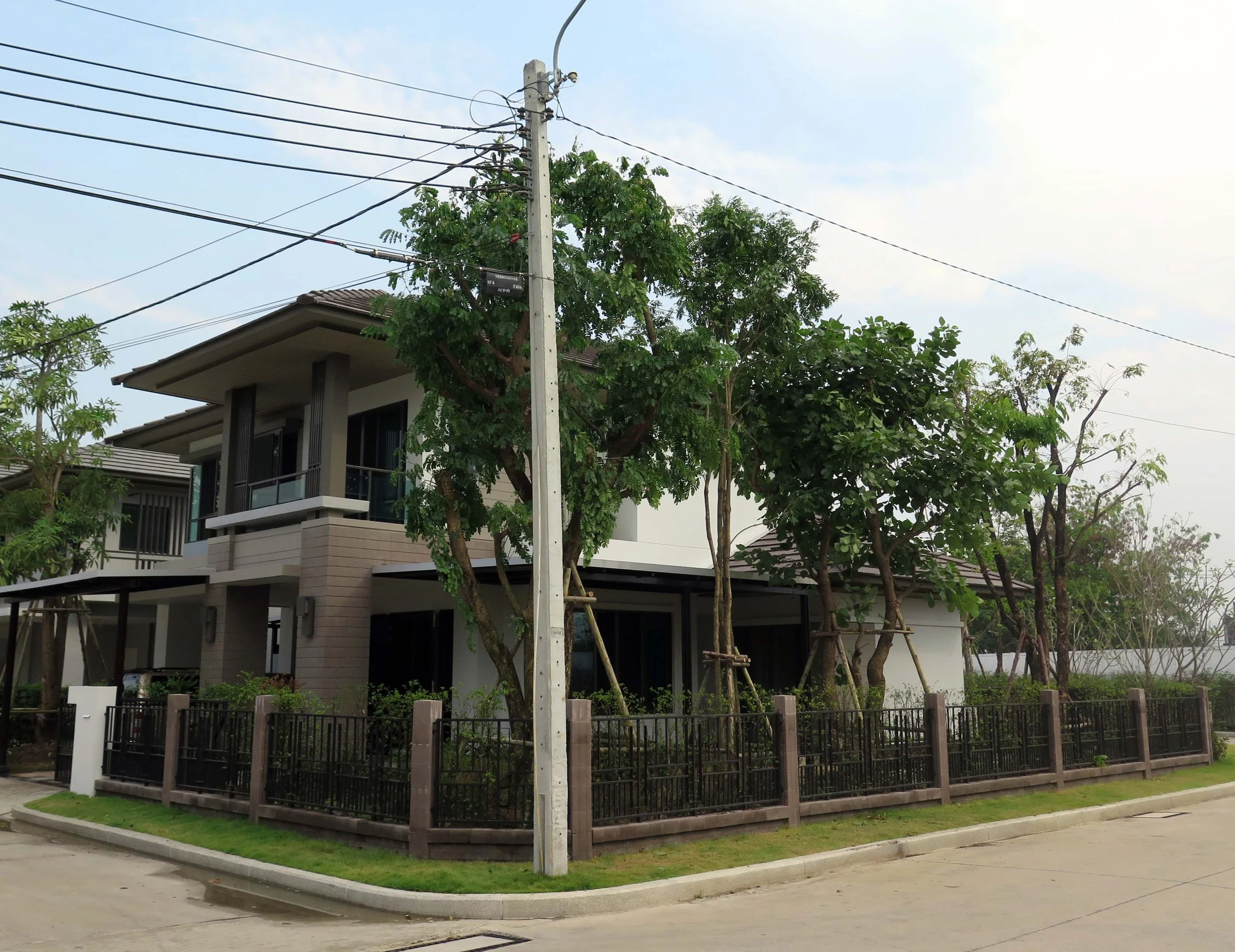 2013 Nonthaburi Setthasiri House and Nonthaburi Neighborhood (47).JPG