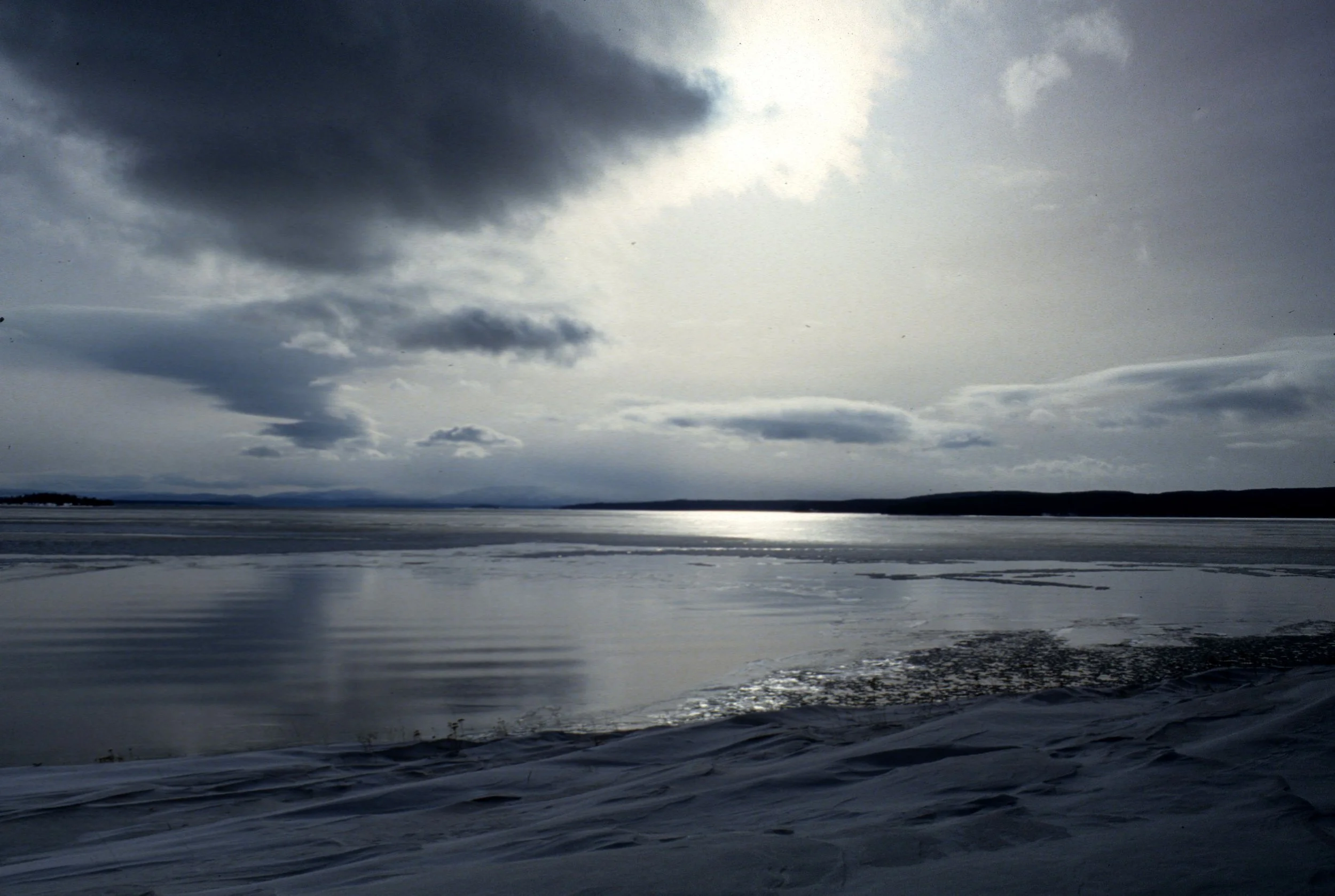 YELLOWSTONE IN WINTER - YELLOWSTONE LAKE.jpg