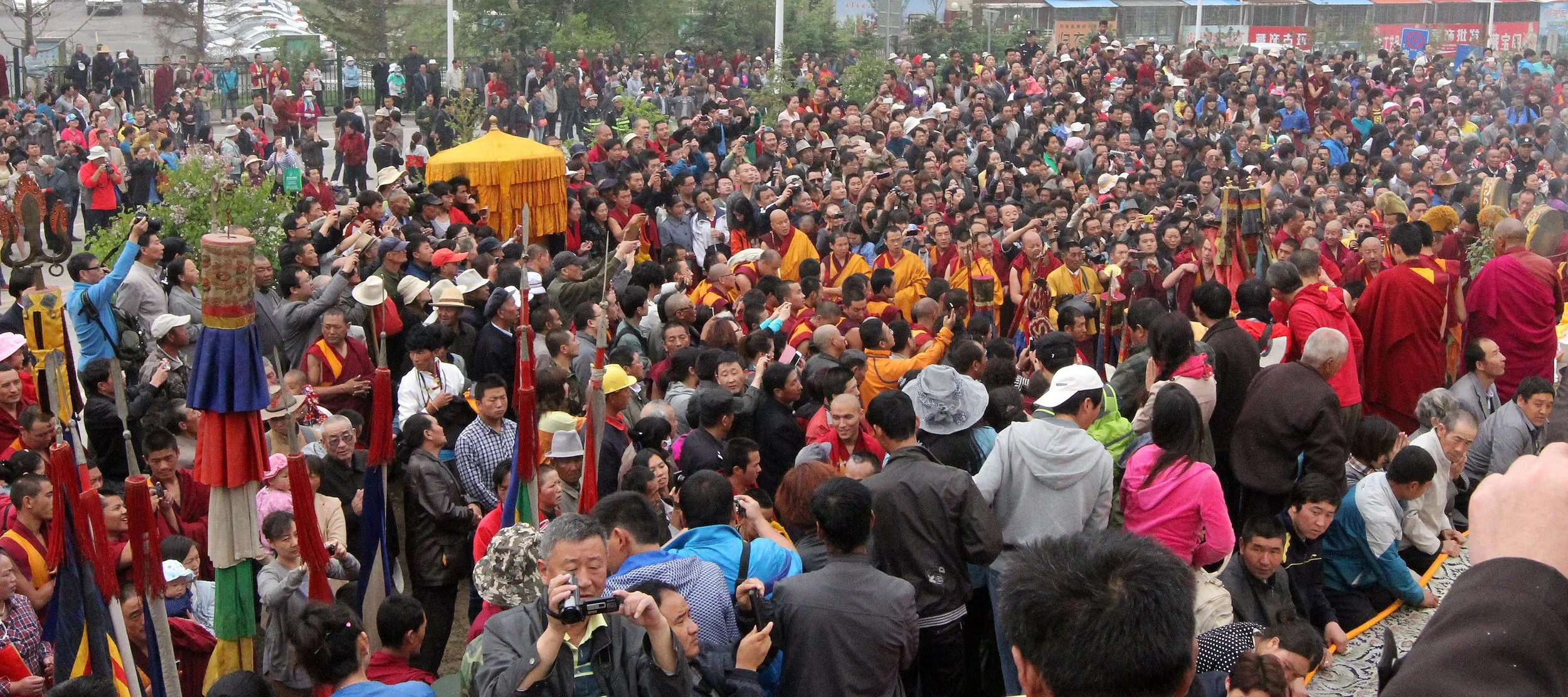 KUMBUM MONASTERY - QINGHAI - SUNNING BUDDHA FESTIVAL 2013 (242).JPG