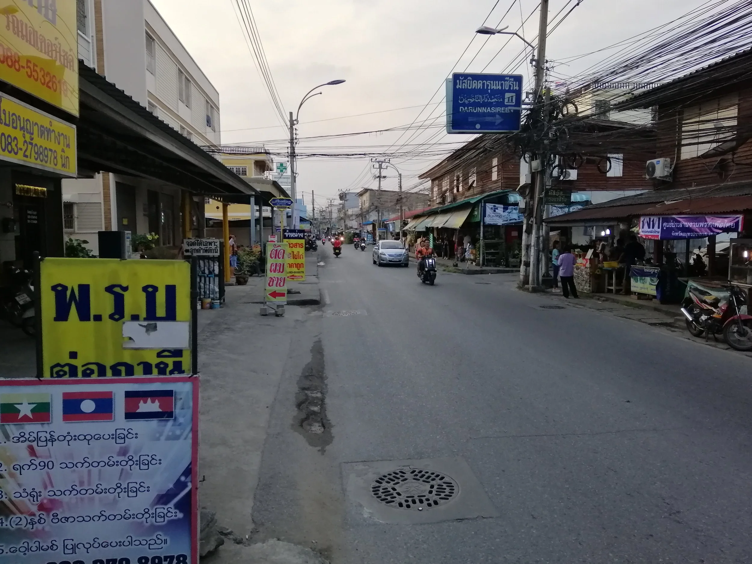 2018 Pics with Gift in Thailand (182).jpg