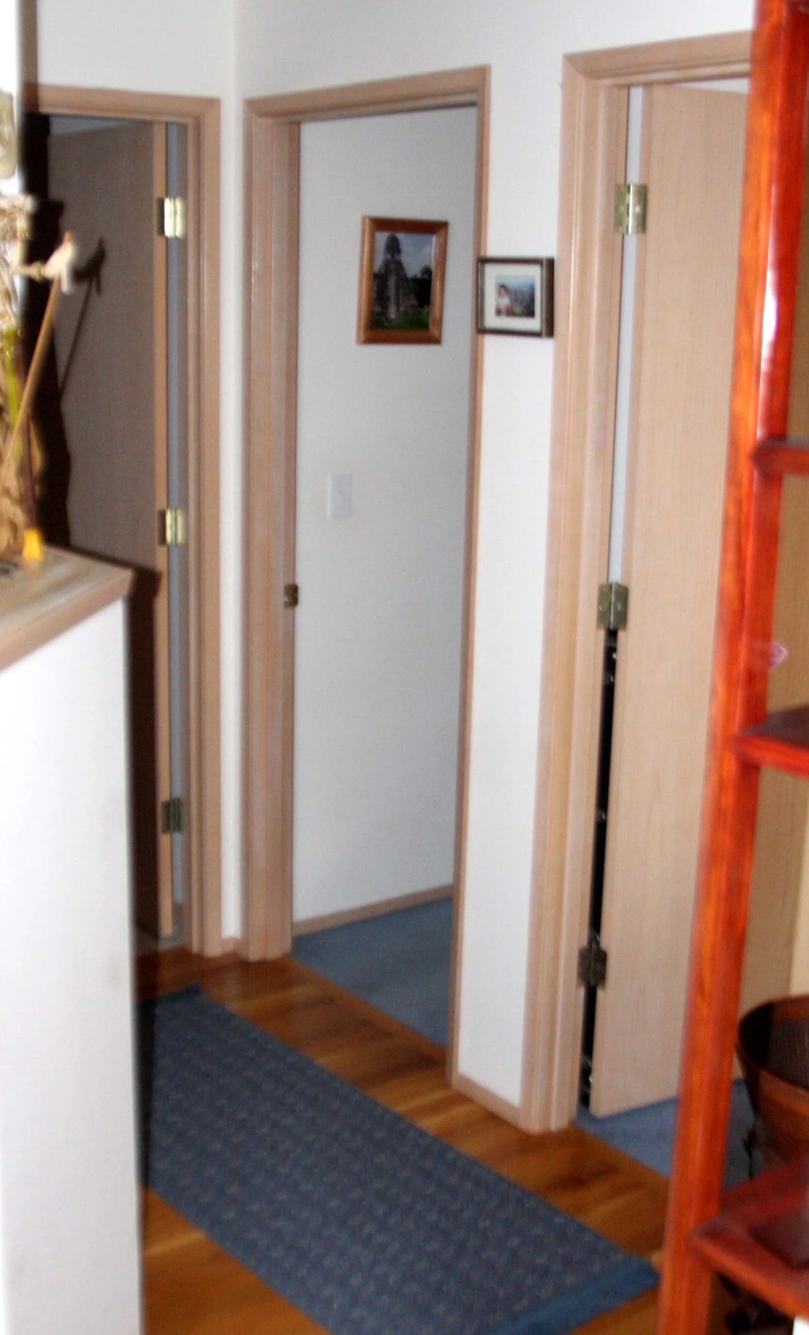 2009-4-24 - HOUSE - HALLWAY - SECOND LEVEL.JPG