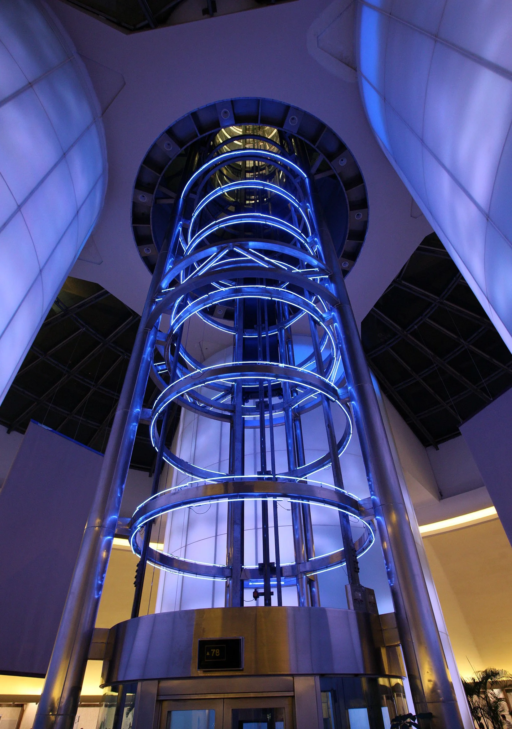 NIGHT OUT IN SHANGHAI - PEARL TOWER & BRAND MALL (48).JPG