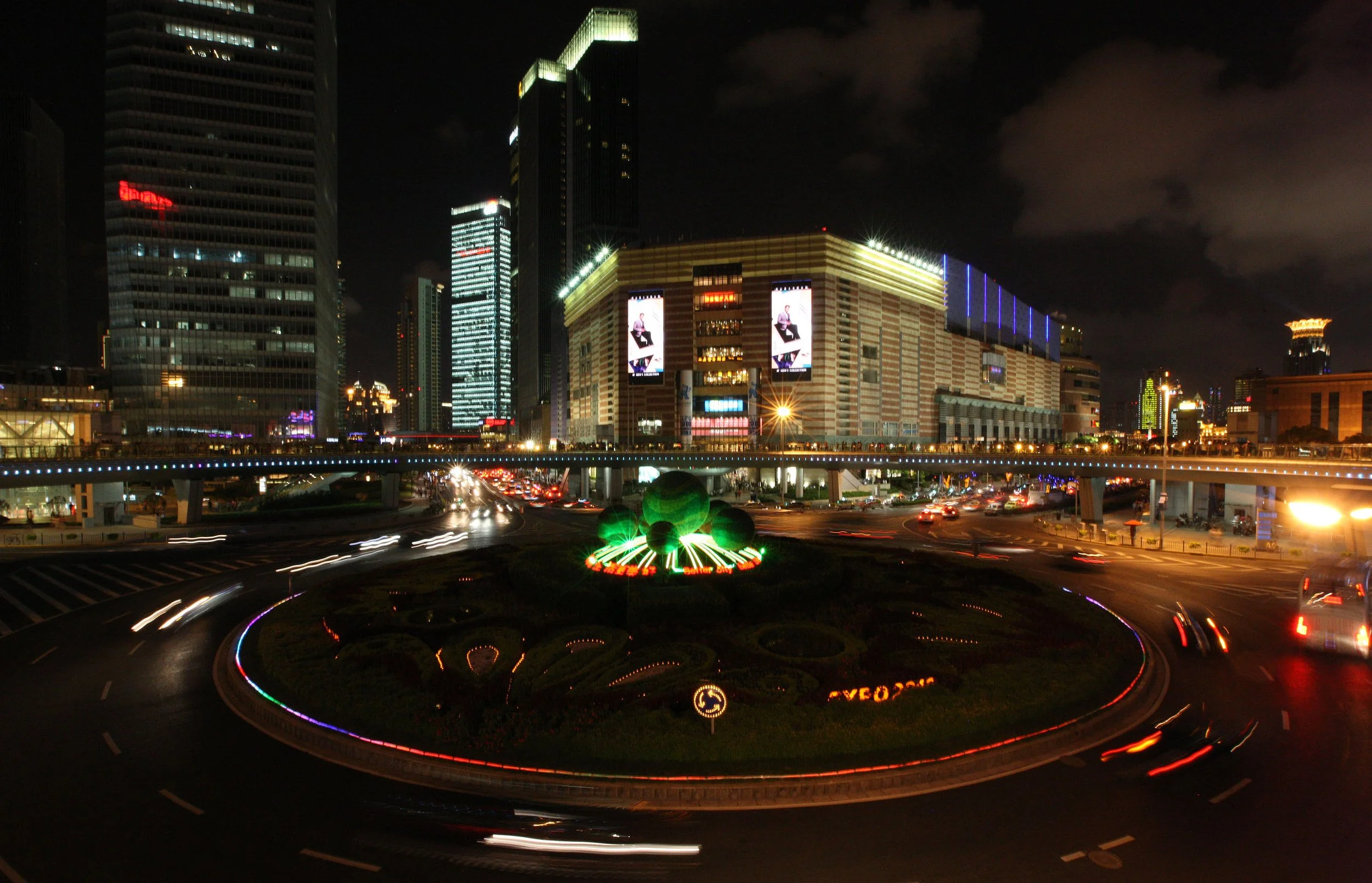 NIGHT OUT IN SHANGHAI - PEARL TOWER & BRAND MALL (29).JPG