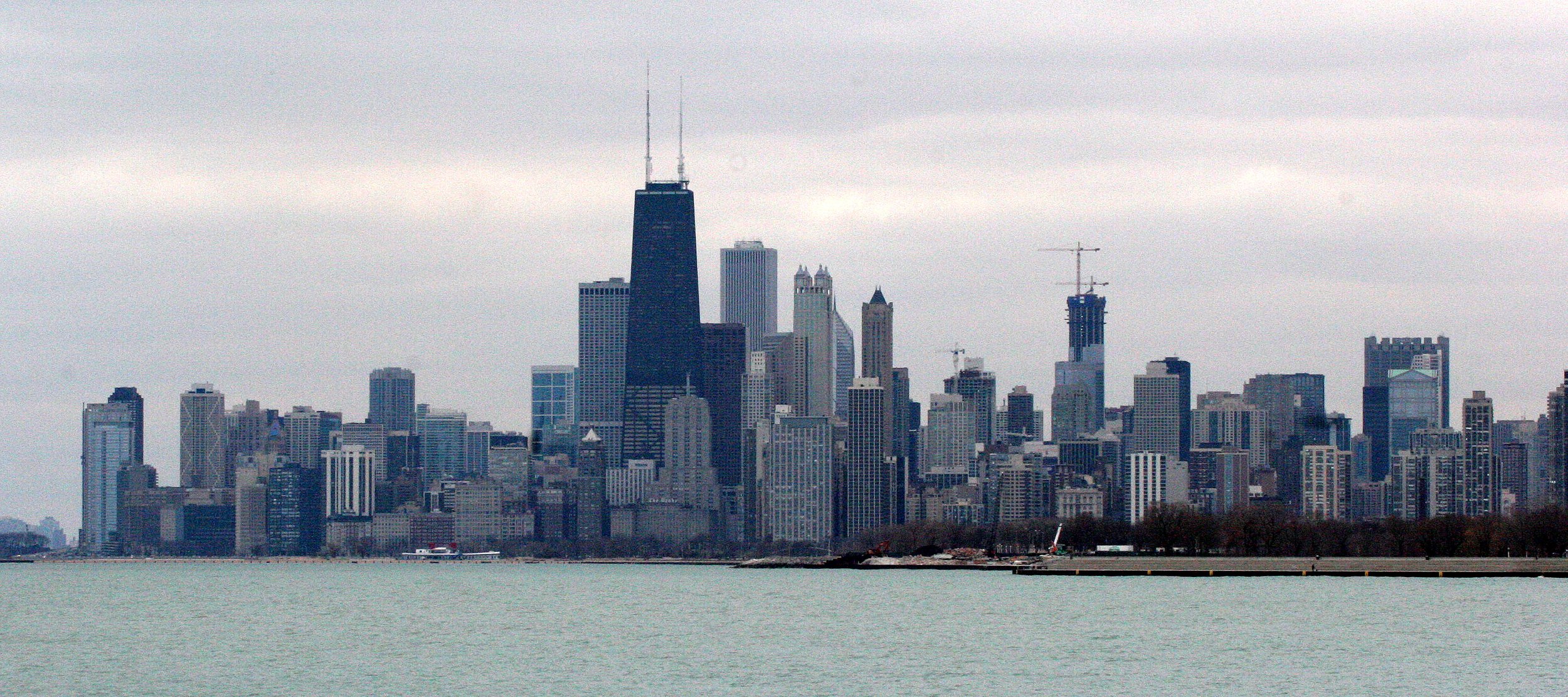 2008-3-31 CHICAGO SPRING TRIP - SKYLINE FROM MONTROSE AVE (2).JPG