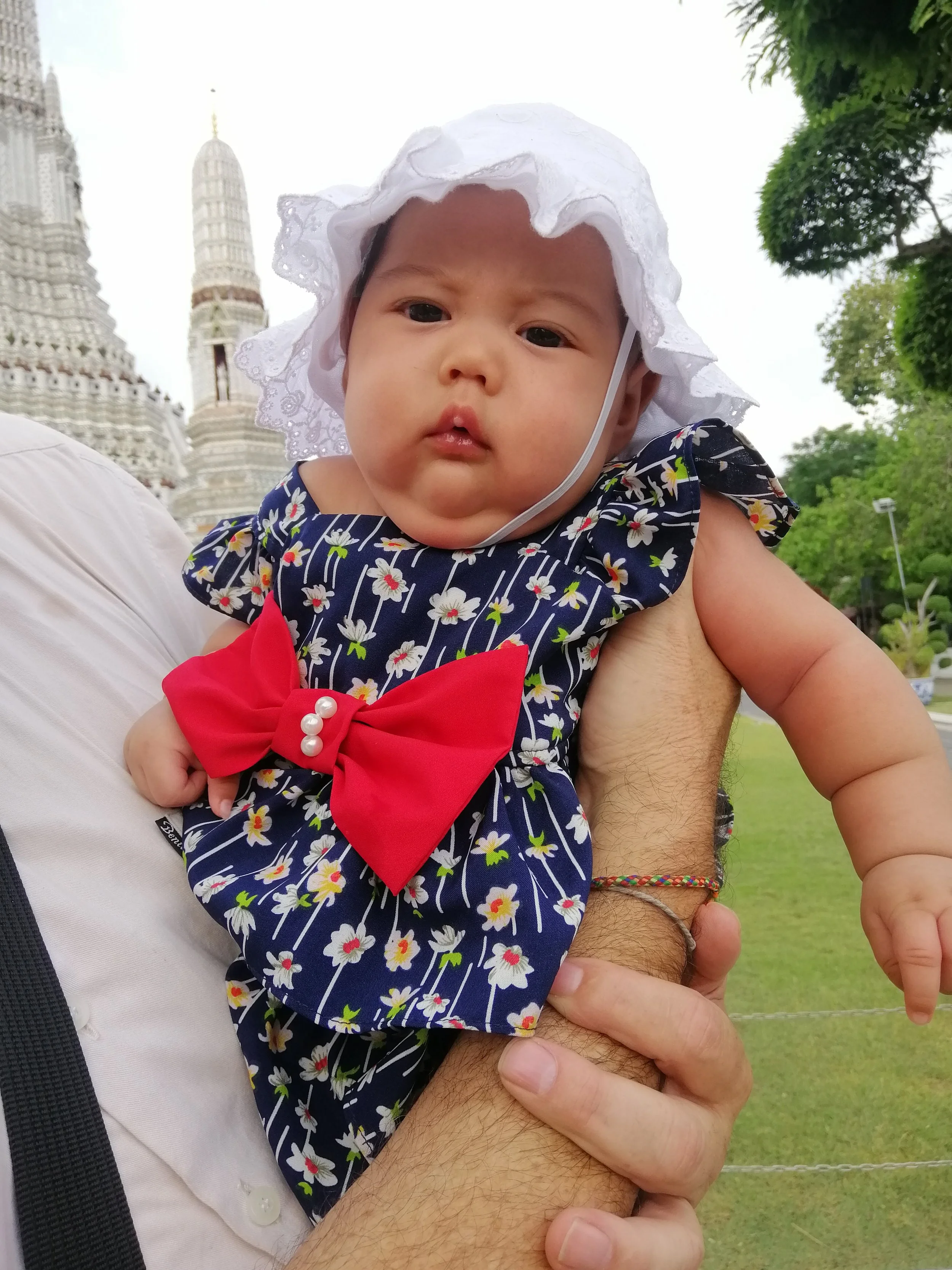 2020 Wat Arun with Liana, Cokie and Gift (19).jpg